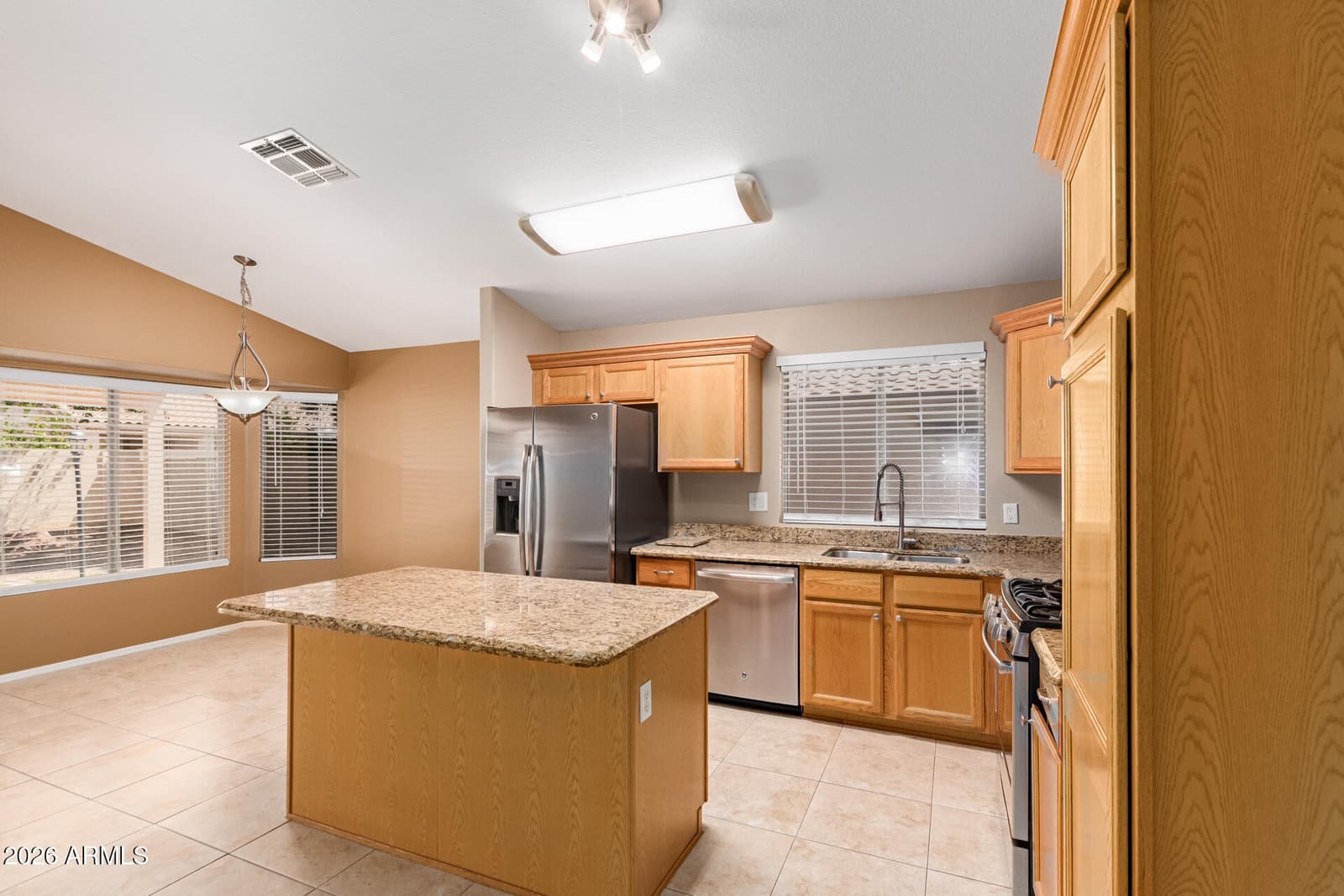 8364 W STELLA Way, Glendale, AZ 85305 — photo 5 of 43