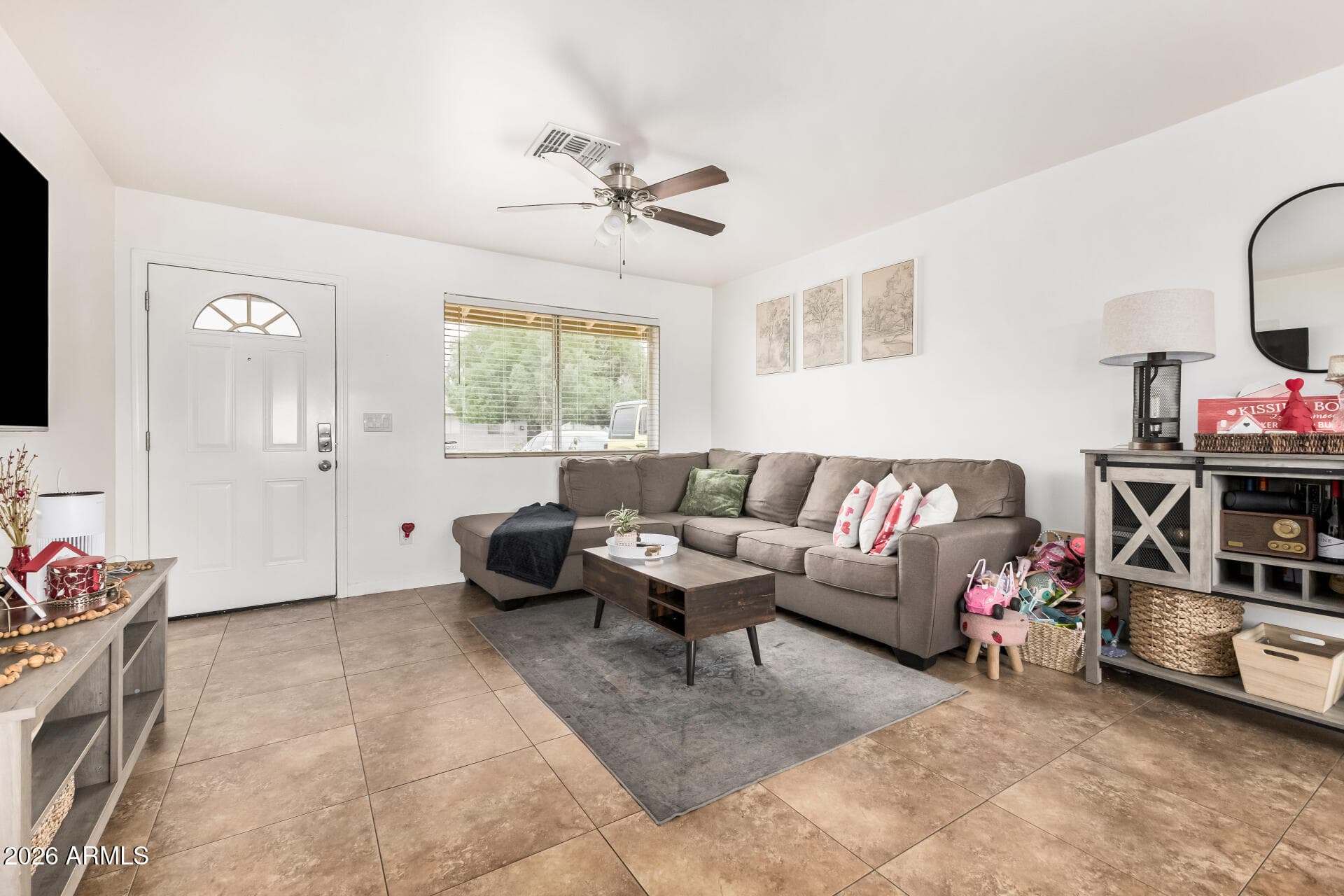 8819 W GLENROSA Avenue, Phoenix, AZ 85037 — photo 5 of 32