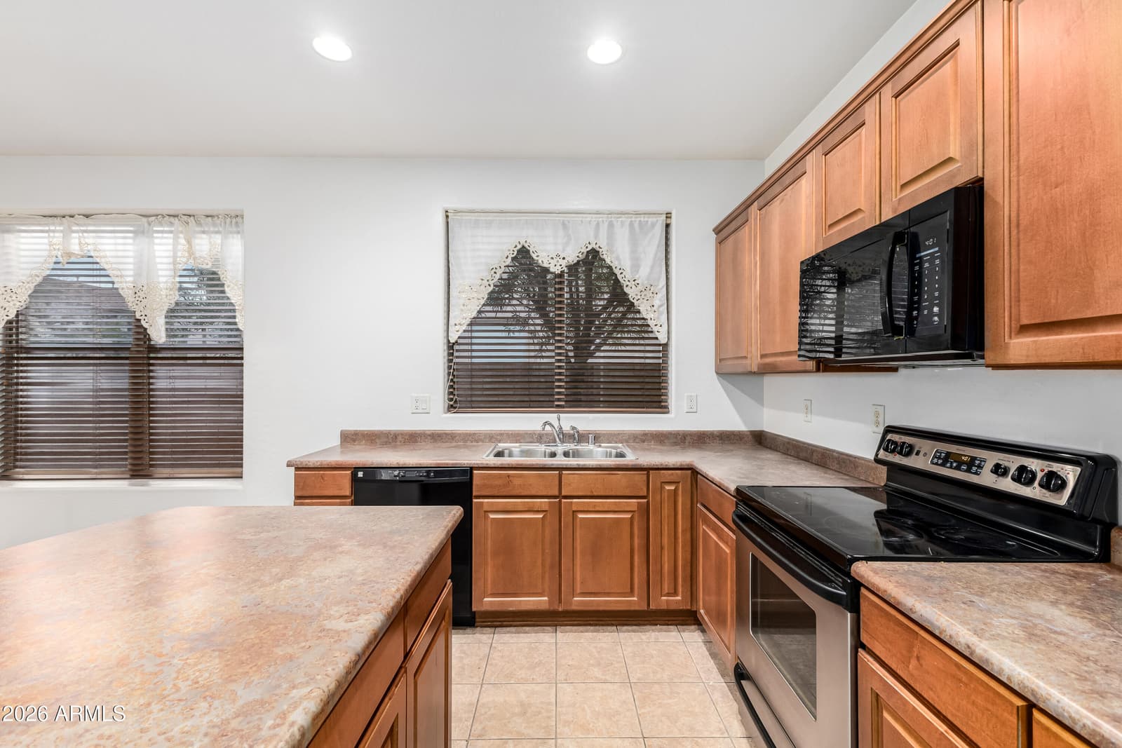8432 W PALO VERDE Avenue, Peoria, AZ 85345 — photo 8 of 36