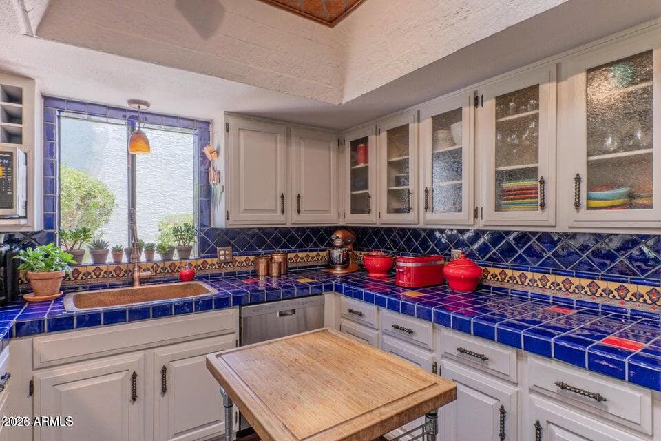 7302 E ROSE Lane, Scottsdale, AZ 85250 — photo 14 of 36