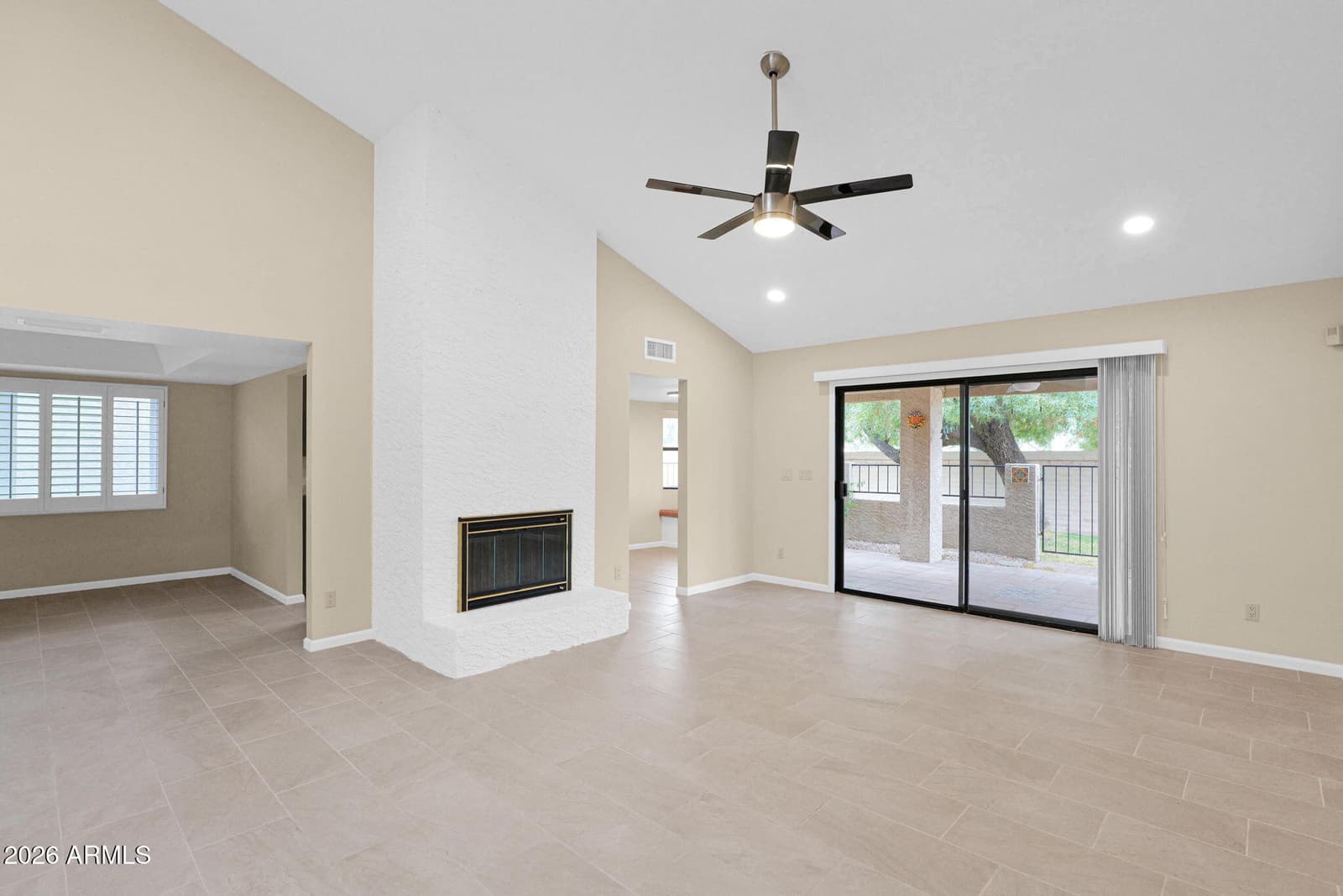 10417 E CINNABAR Avenue, Scottsdale, AZ 85258 — photo 6 of 38