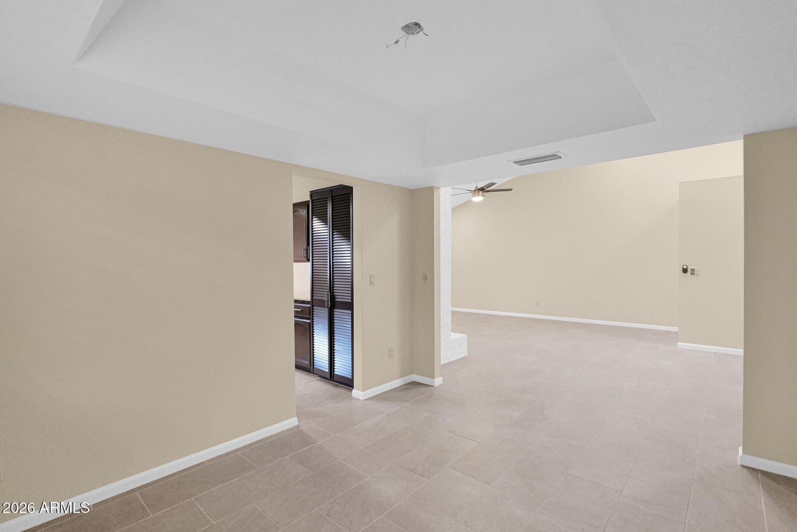 10417 E CINNABAR Avenue, Scottsdale, AZ 85258 — photo 12 of 38