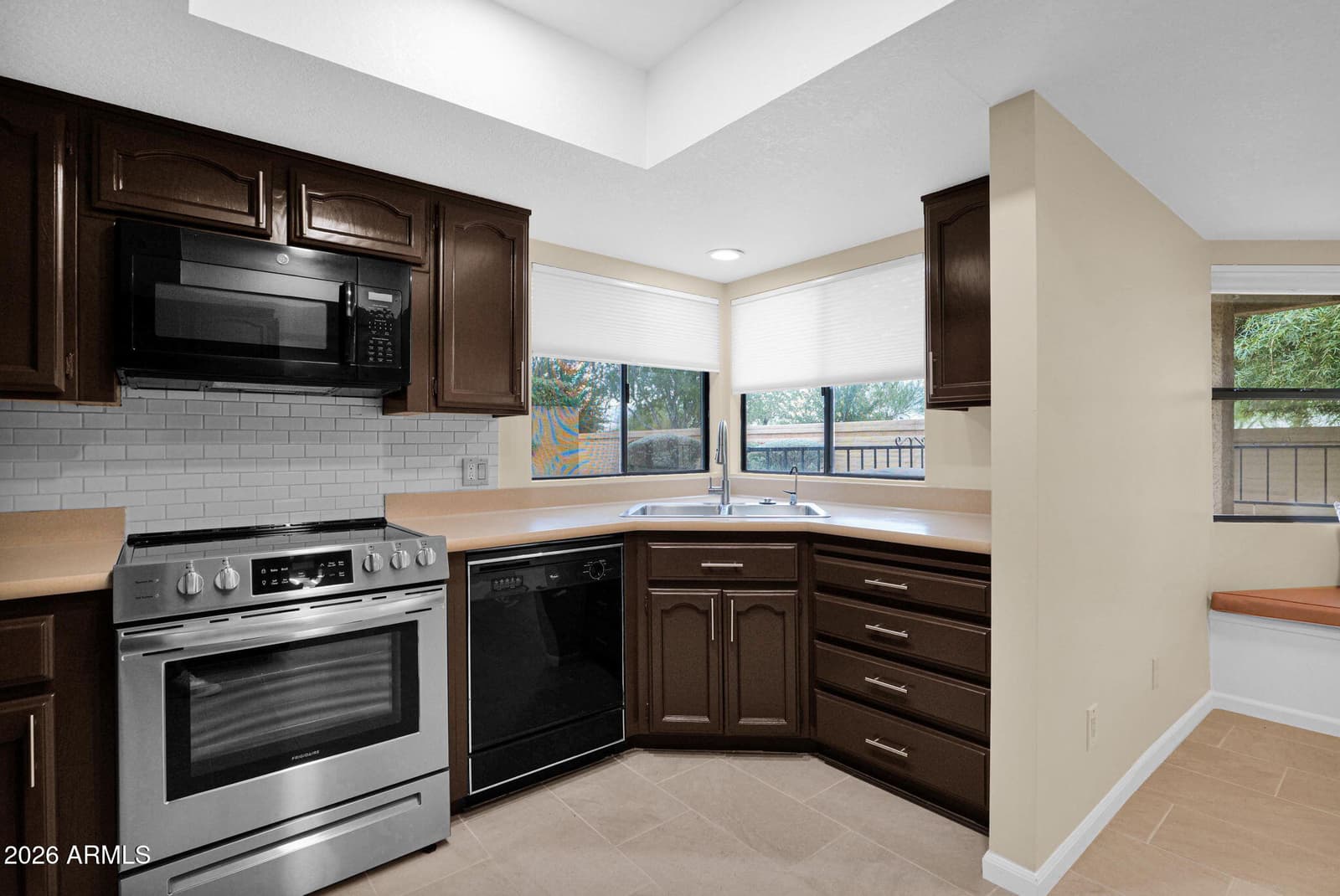 10417 E CINNABAR Avenue, Scottsdale, AZ 85258 — photo 16 of 38