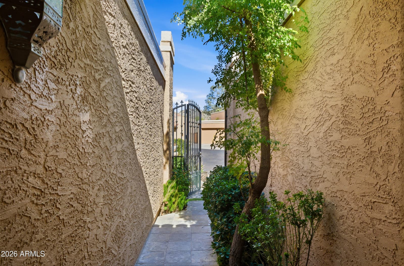 1015 E BECKER Lane, Phoenix, AZ 85020 — photo 25 of 32