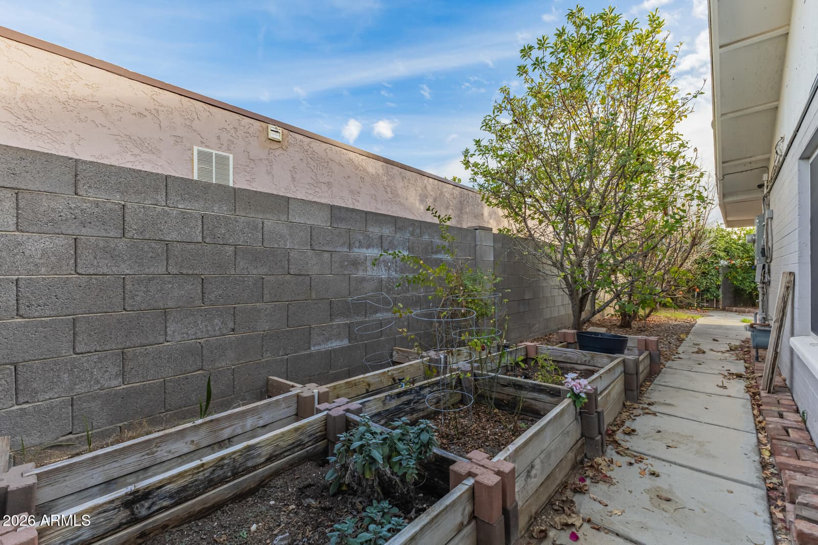 3201 W ACOMA Drive, Phoenix, AZ 85053 — photo 42 of 59