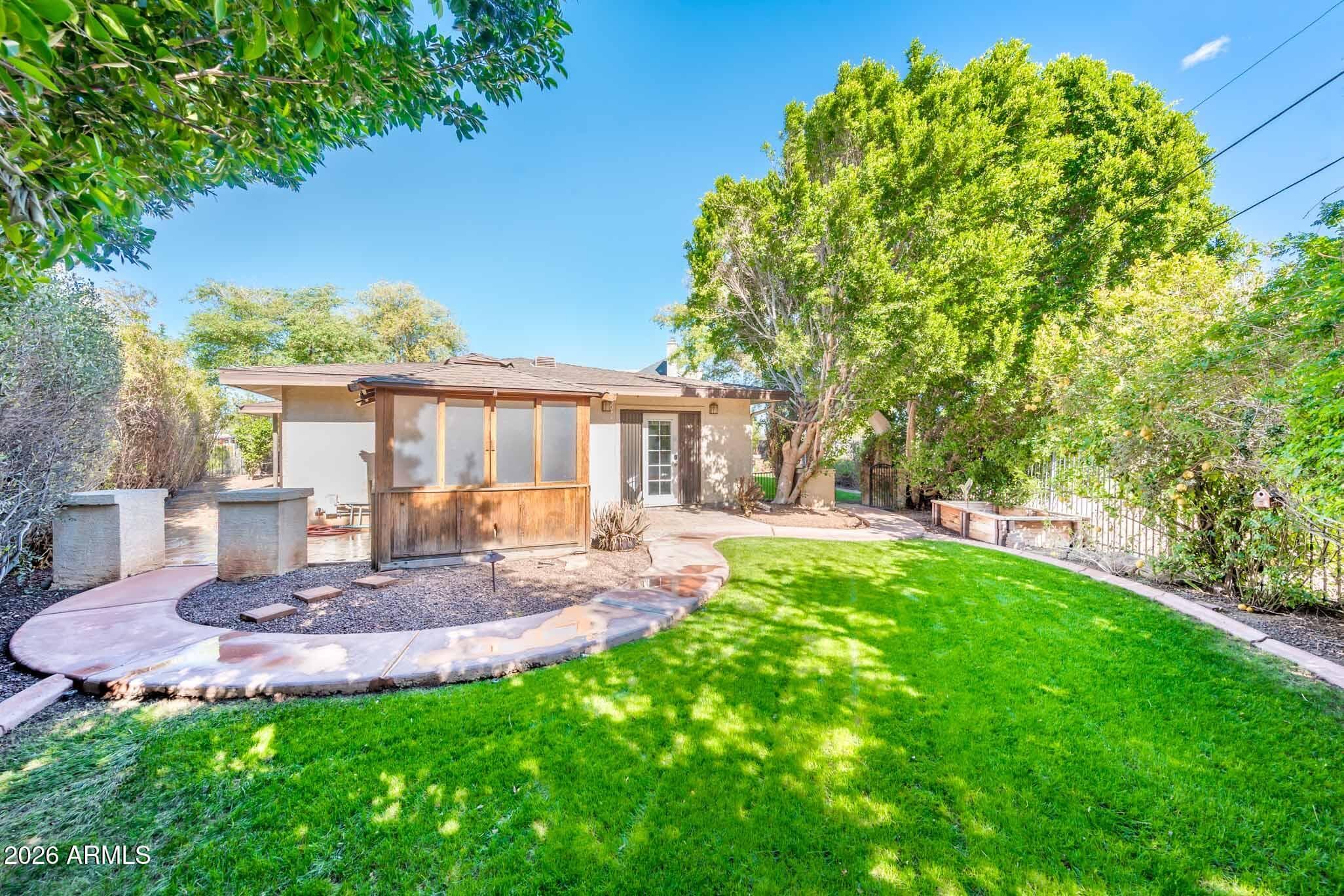 1825 W LEWIS Avenue, Phoenix, AZ 85007 — photo 10 of 77