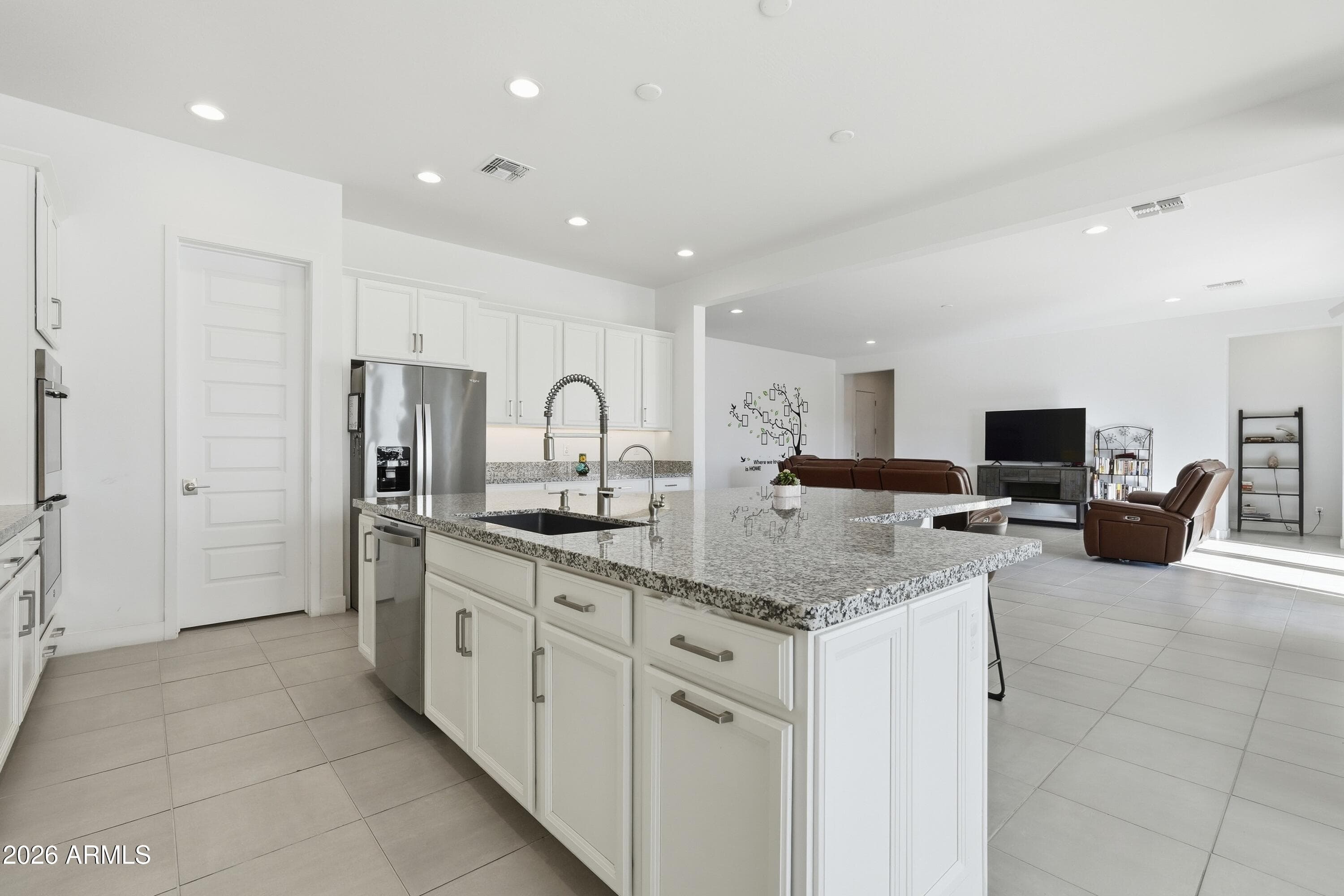 3407 E VALENCIA Drive, Phoenix, AZ 85042 — photo 10 of 50