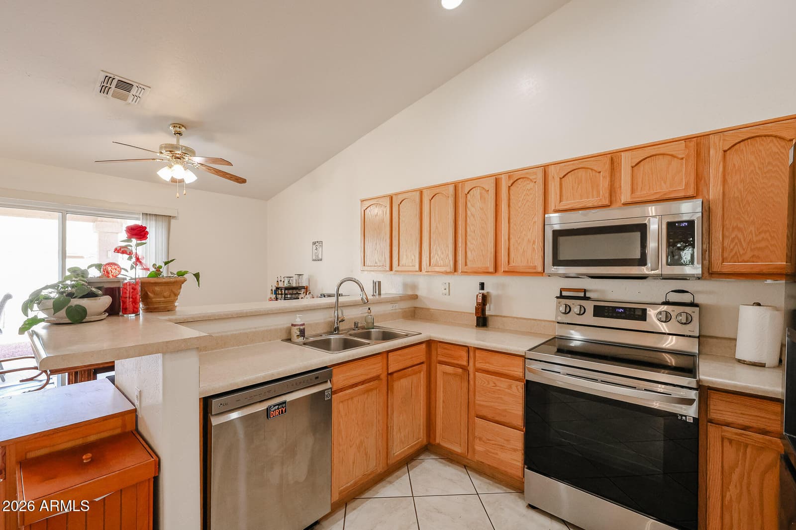 14980 S CAPISTRANO Road, Arizona City, AZ 85123 — photo 10 of 39