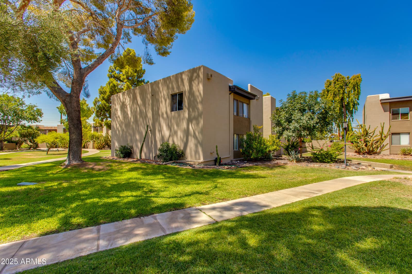4201 E CAMELBACK Road 41, Phoenix, AZ 85018 — photo 1 of 21