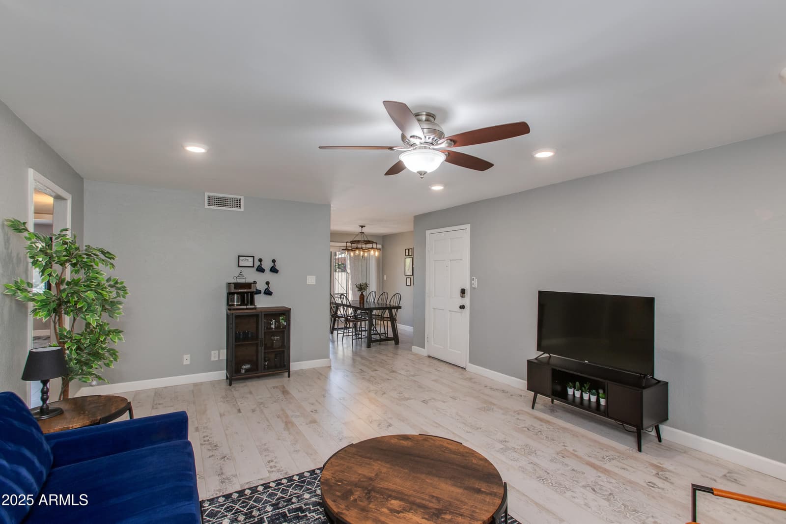 4201 E CAMELBACK Road 41, Phoenix, AZ 85018 — photo 3 of 21
