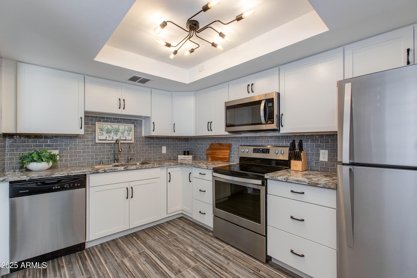 4201 E CAMELBACK Road 41, Phoenix, AZ 85018 — photo 5 of 21