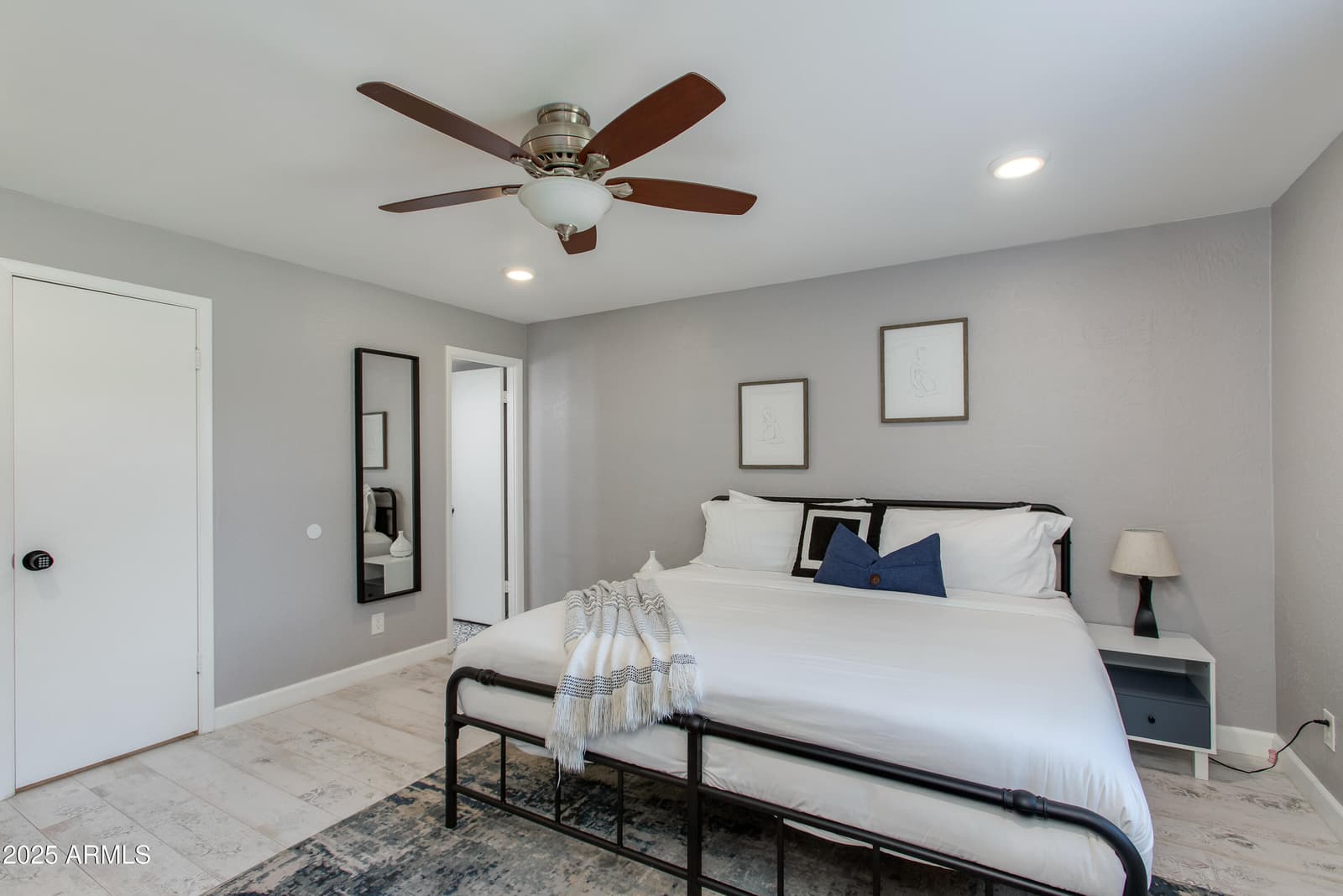 4201 E CAMELBACK Road 41, Phoenix, AZ 85018 — photo 8 of 21