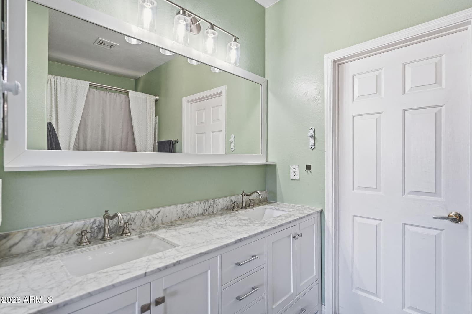 1724 W HEMINGWAY Lane, Anthem, AZ 85086 — photo 11 of 39