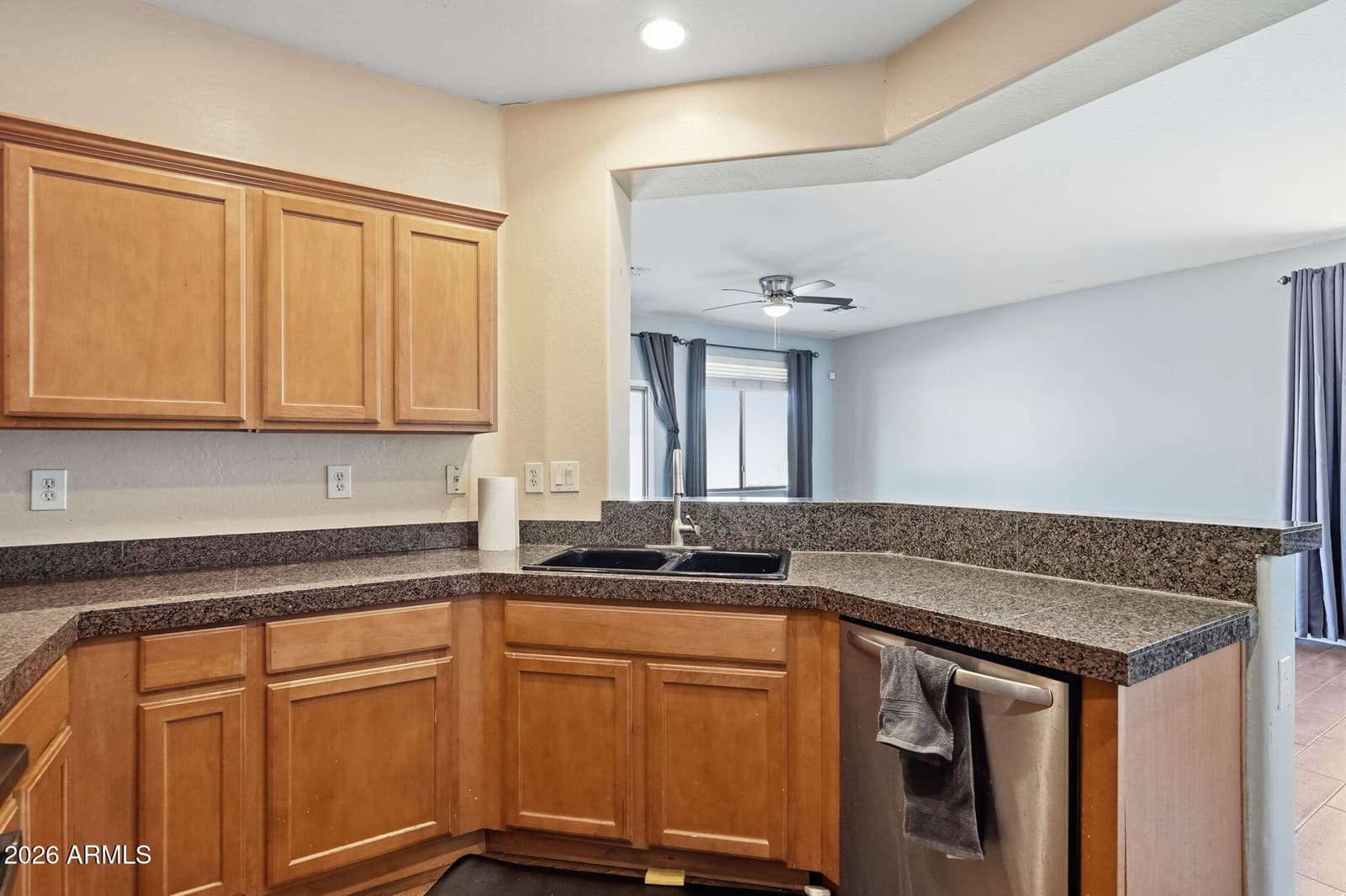 1724 W HEMINGWAY Lane, Anthem, AZ 85086 — photo 4 of 39