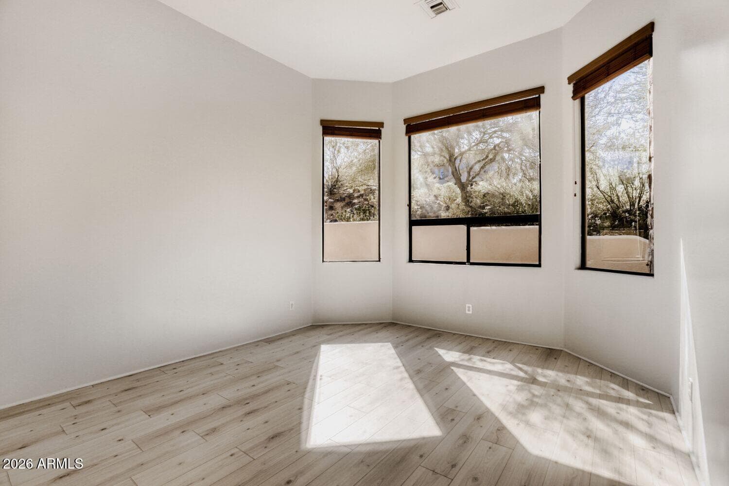 1642 W MANDALAY Lane, Phoenix, AZ 85023 — photo 8 of 42