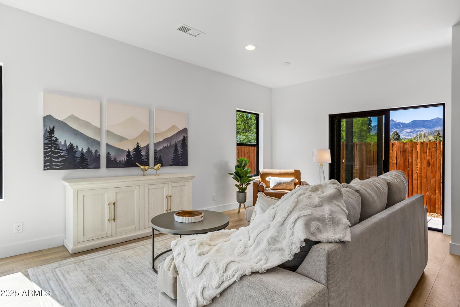 302 W OAK Avenue 2, Flagstaff, AZ 86001 — photo 2 of 44