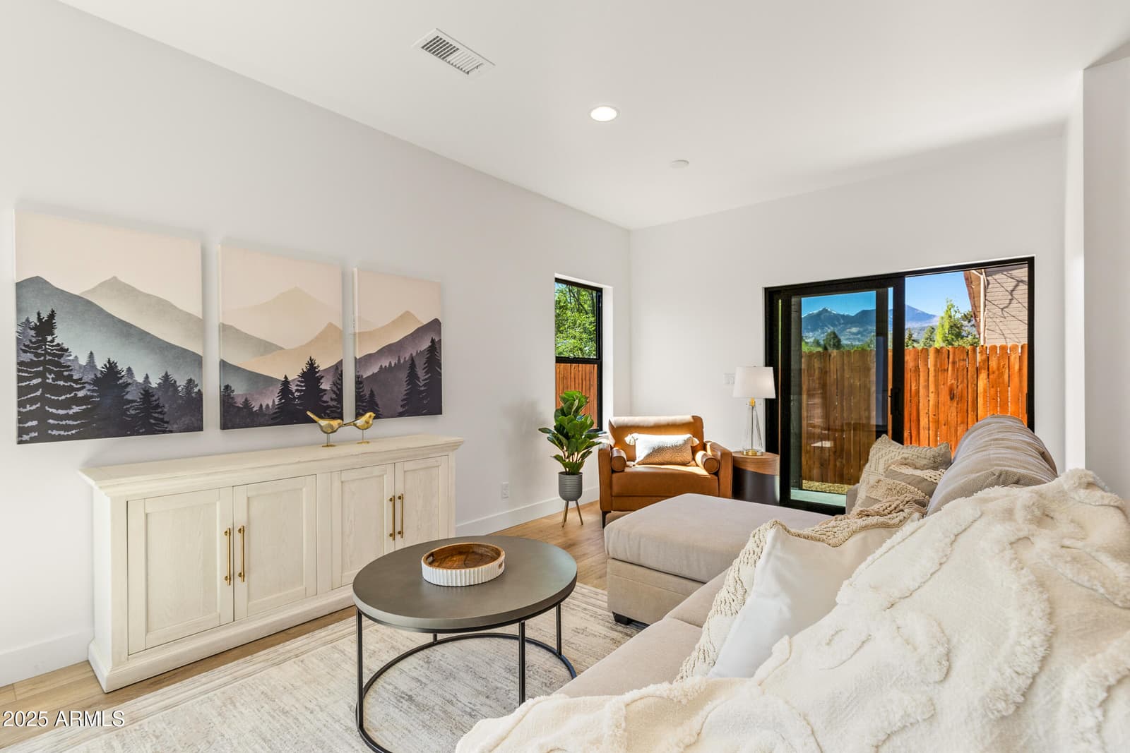 302 W OAK Avenue 2, Flagstaff, AZ 86001 — photo 3 of 44