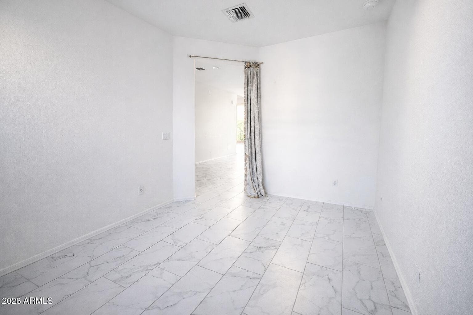 2439 W KOWALSKY Lane, Phoenix, AZ 85041 — photo 5 of 38