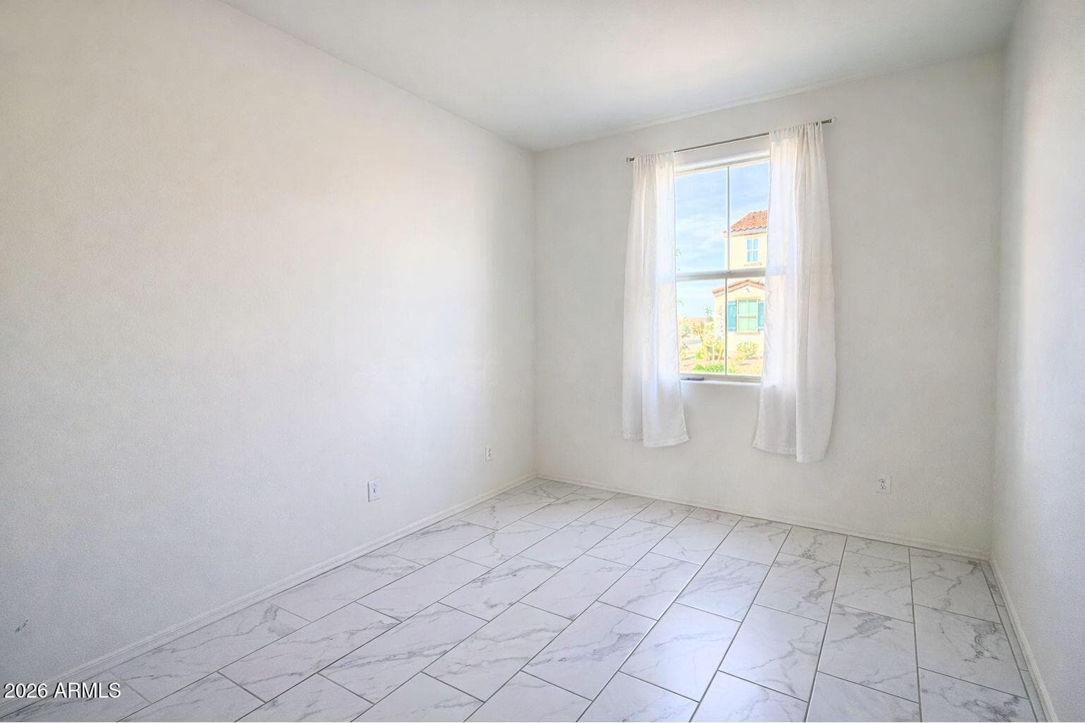 2439 W KOWALSKY Lane, Phoenix, AZ 85041 — photo 6 of 38