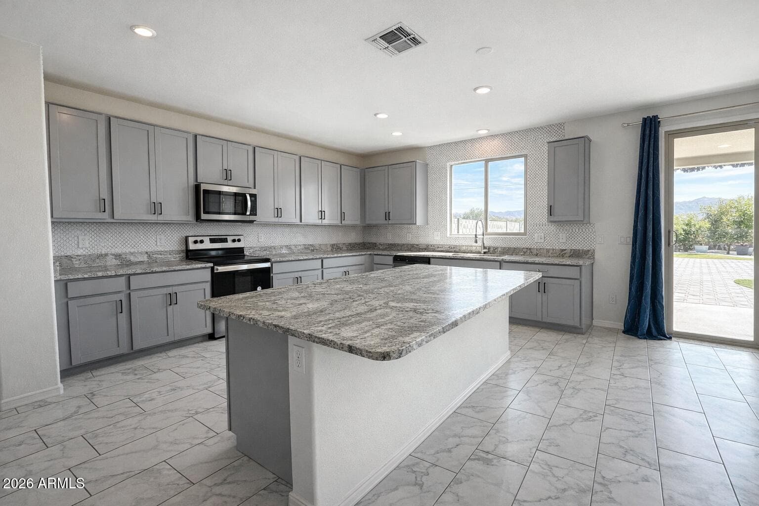 2439 W KOWALSKY Lane, Phoenix, AZ 85041 — photo 9 of 38