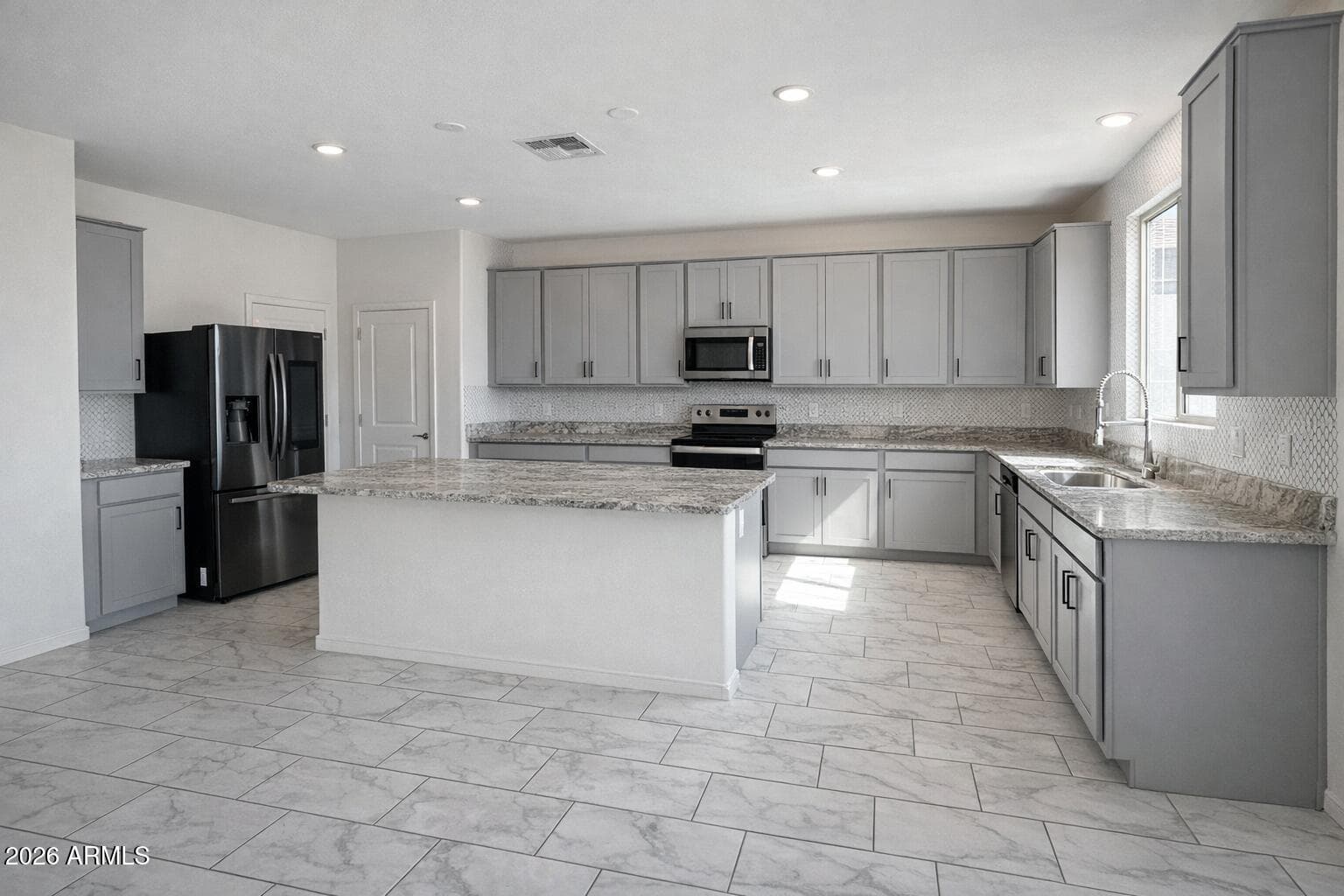 2439 W KOWALSKY Lane, Phoenix, AZ 85041 — photo 10 of 38