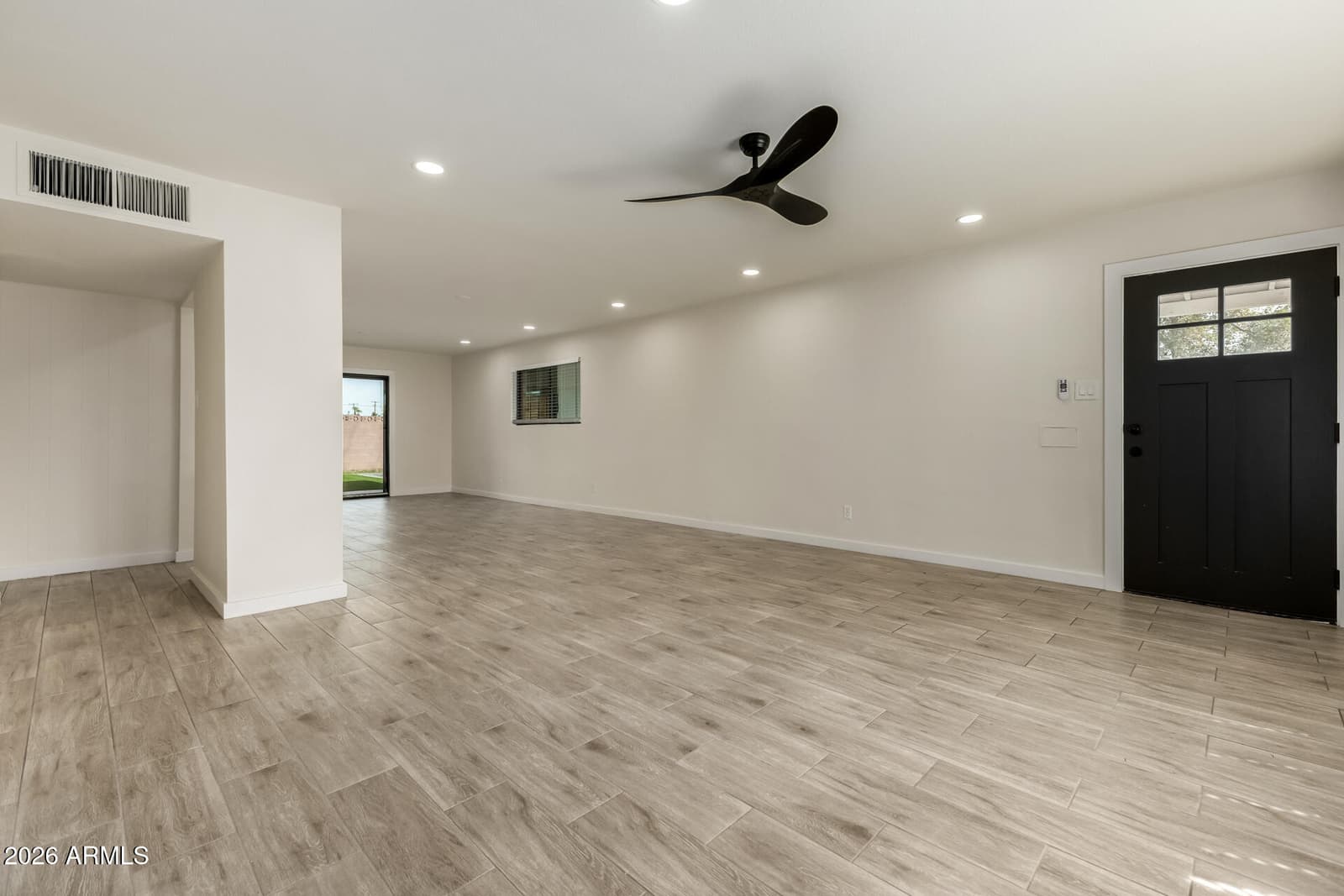 3700 W KEIM Drive, Phoenix, AZ 85019 — photo 5 of 24