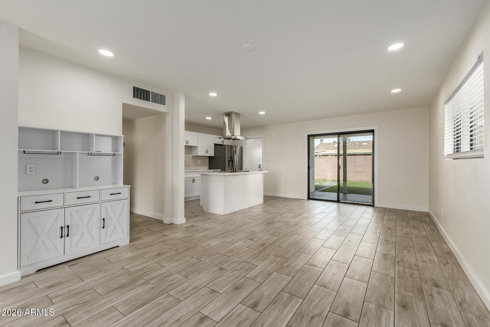 3700 W KEIM Drive, Phoenix, AZ 85019 — photo 8 of 24