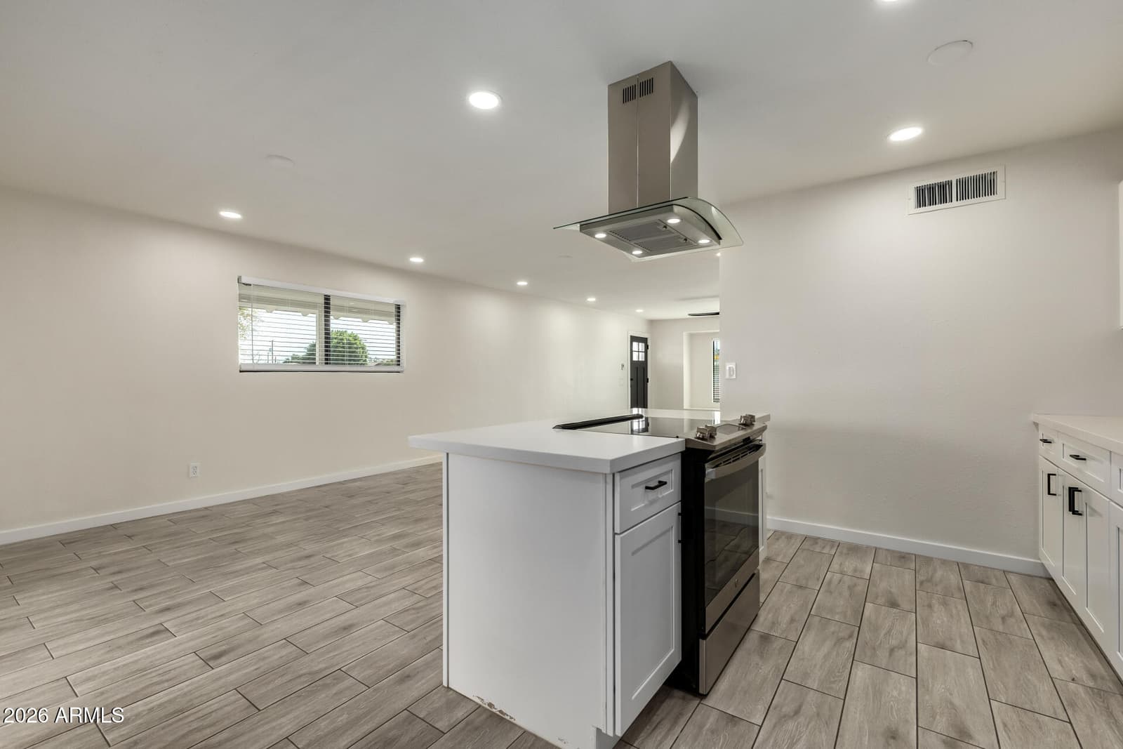 3700 W KEIM Drive, Phoenix, AZ 85019 — photo 10 of 24