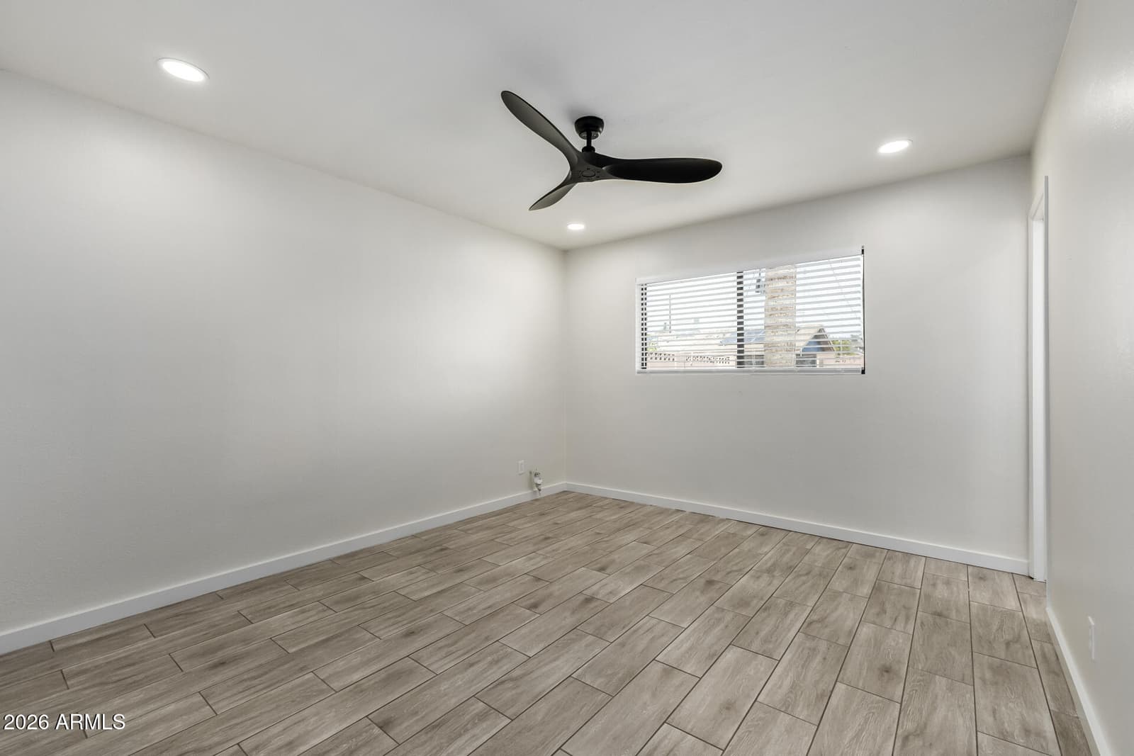 3700 W KEIM Drive, Phoenix, AZ 85019 — photo 14 of 24