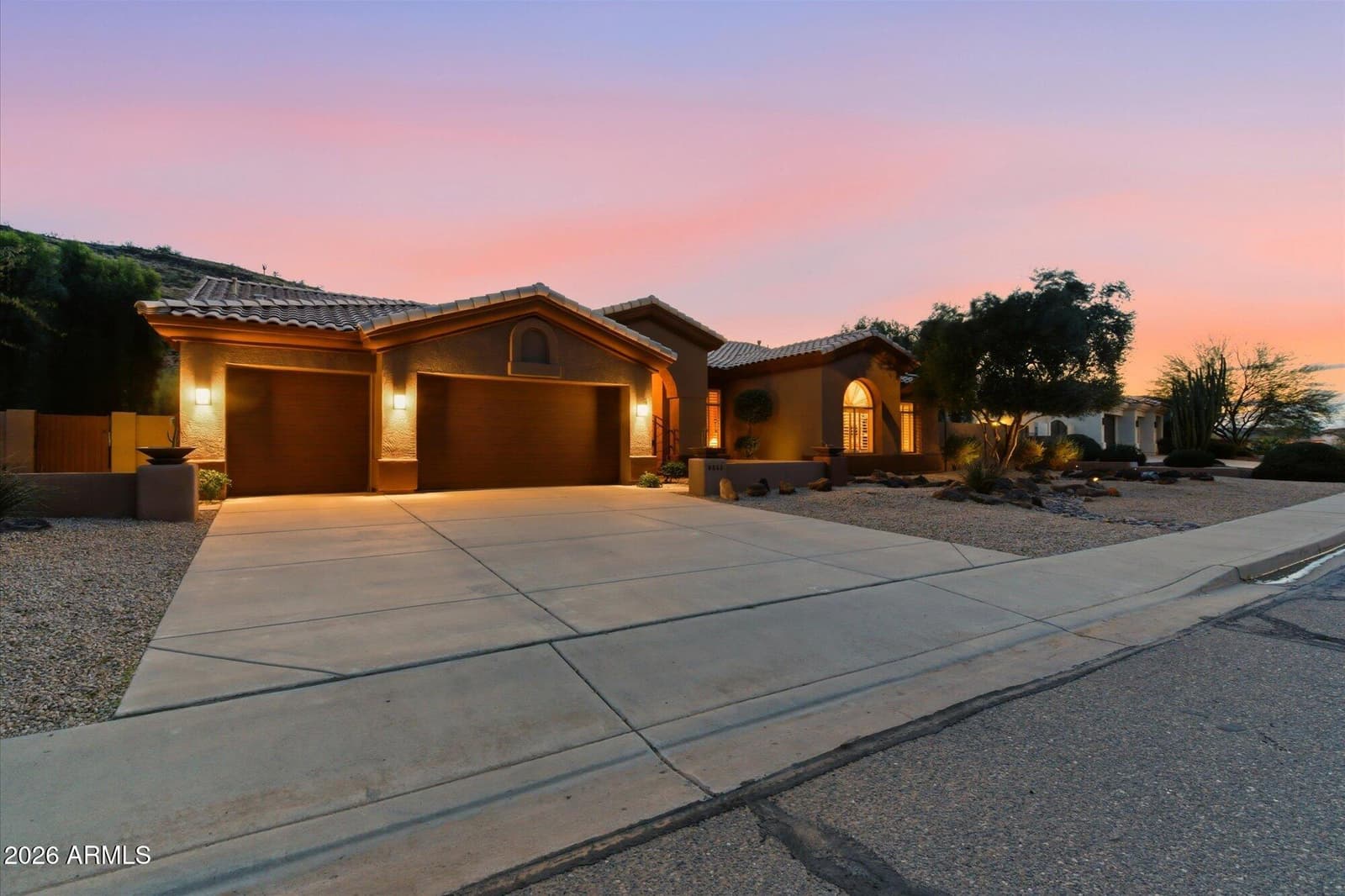 5565 W PINNACLE HILL Drive W, Glendale, AZ 85310 — photo 10 of 54