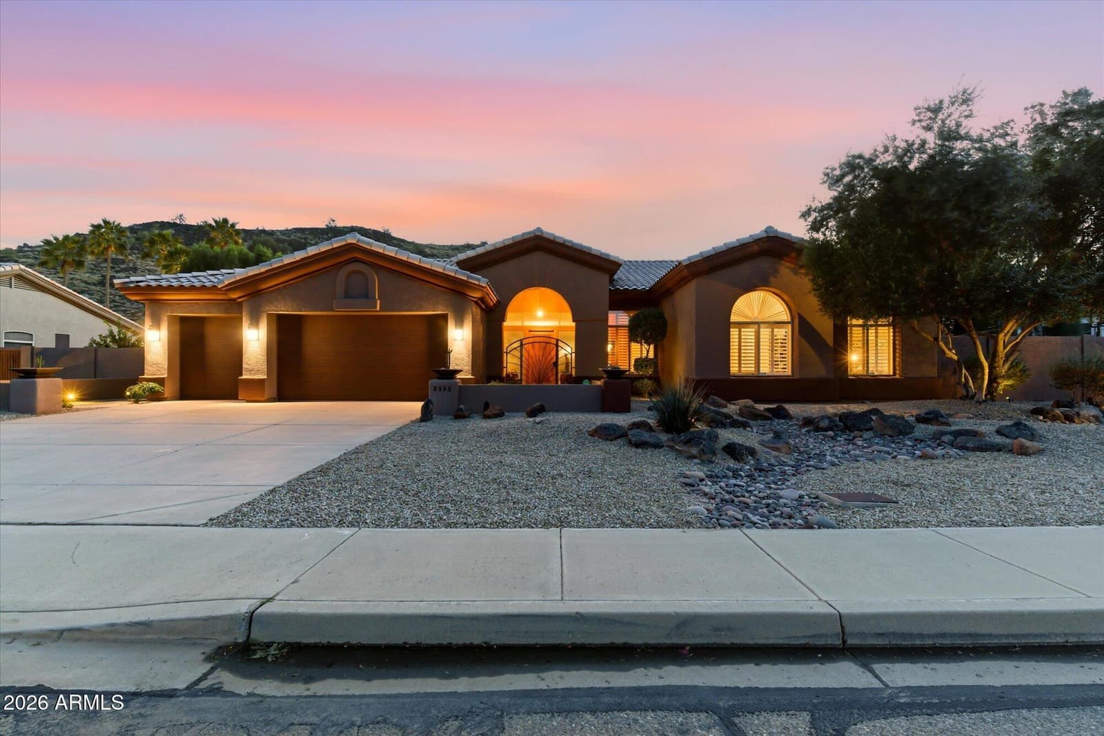 5565 W PINNACLE HILL Drive W, Glendale, AZ 85310 — photo 12 of 54