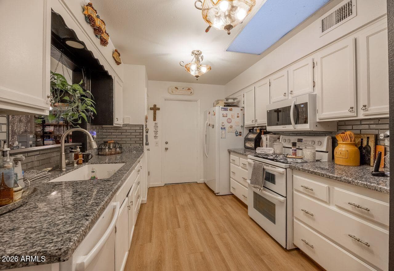 9728 W Briarwood Circle, Sun City, AZ 85351 — photo 12 of 36