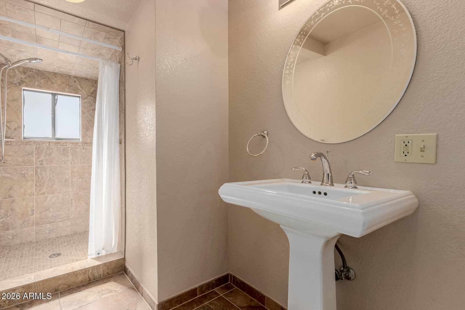 94 W ARNETT Drive, Superior, AZ 85173 — photo 5 of 35