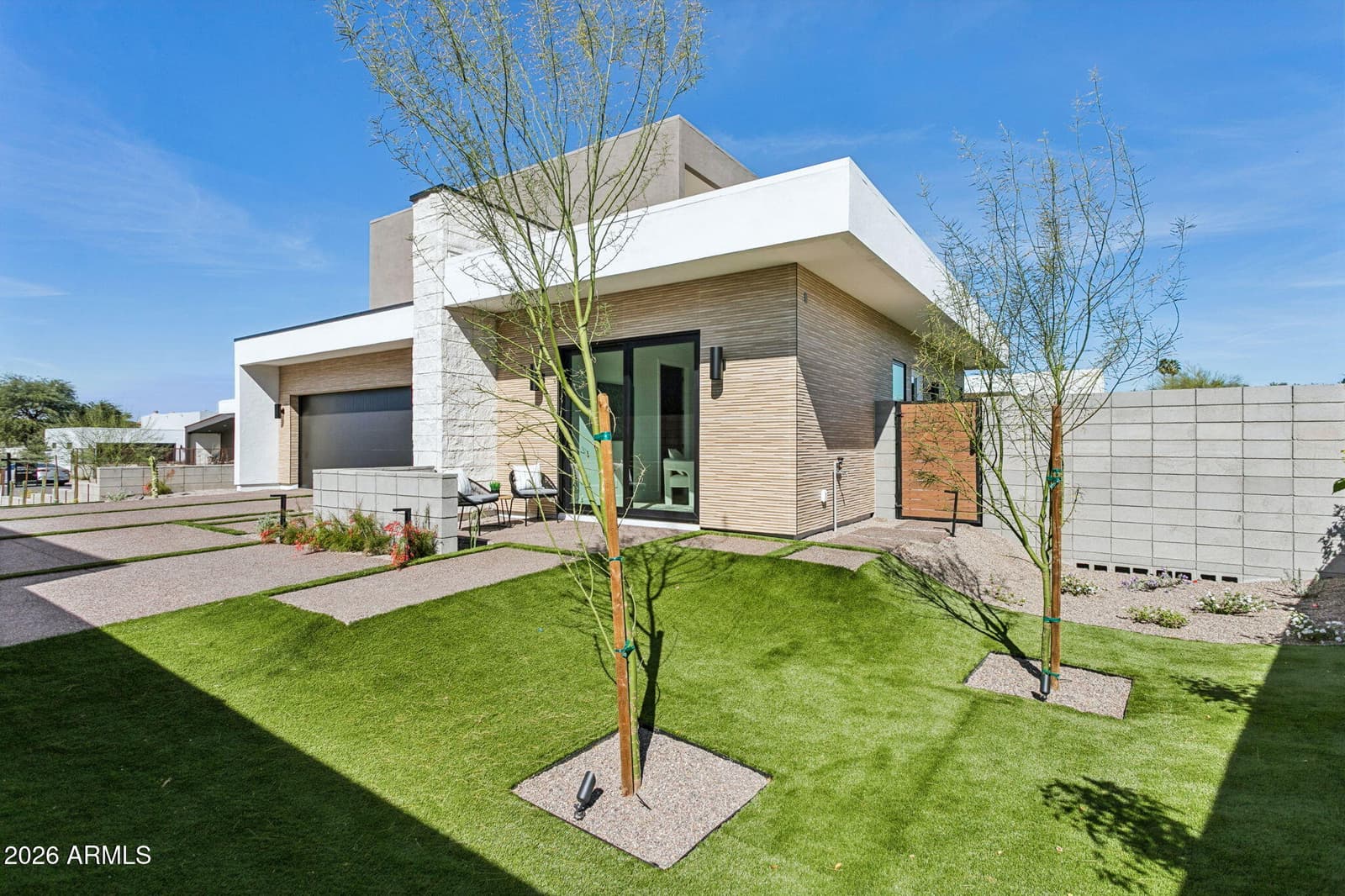 1832 E PALMAIRE Avenue, Phoenix, AZ 85020 — photo 3 of 78