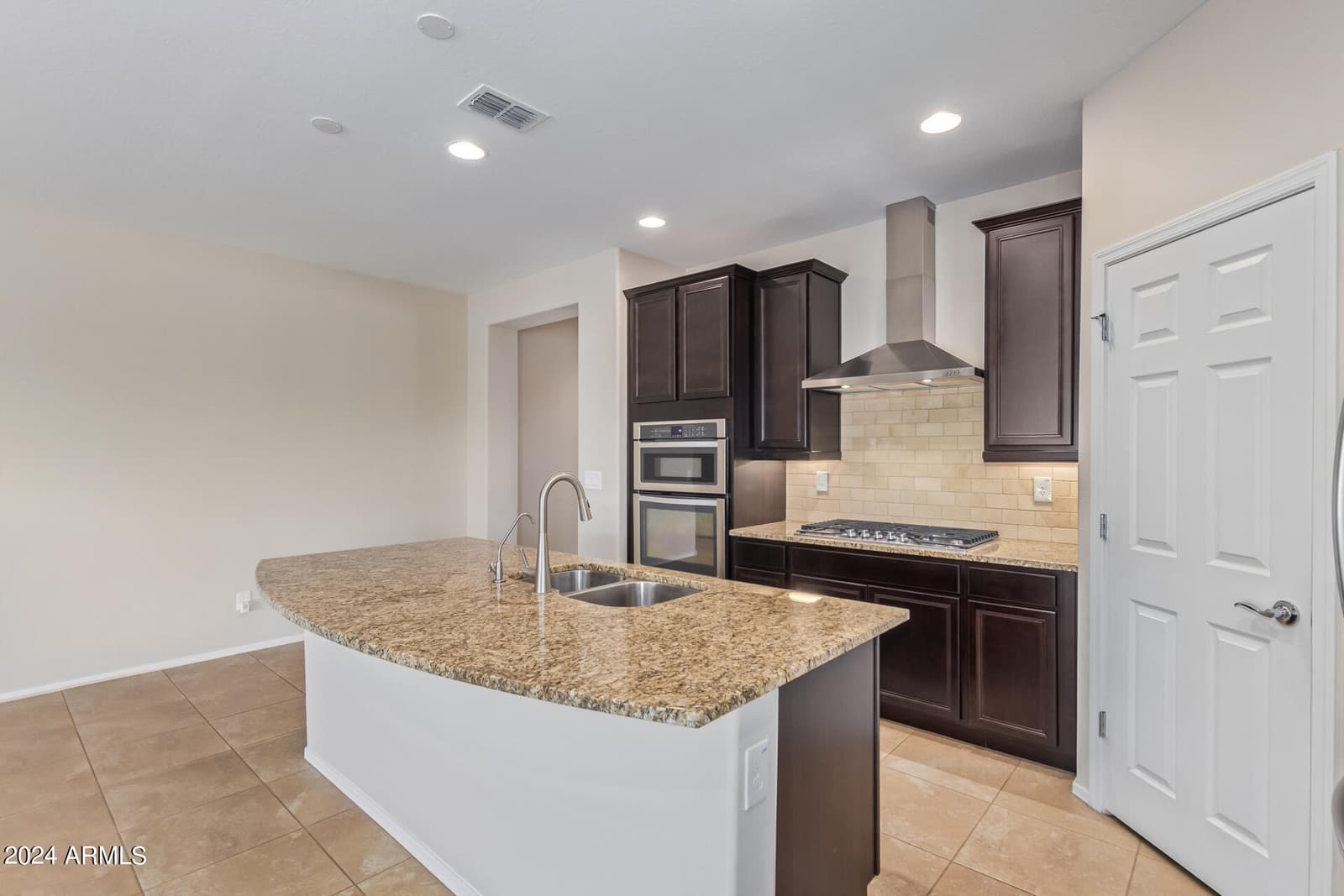 10912 E TUMBLEWEED Avenue, Mesa, AZ 85212 — photo 13 of 35