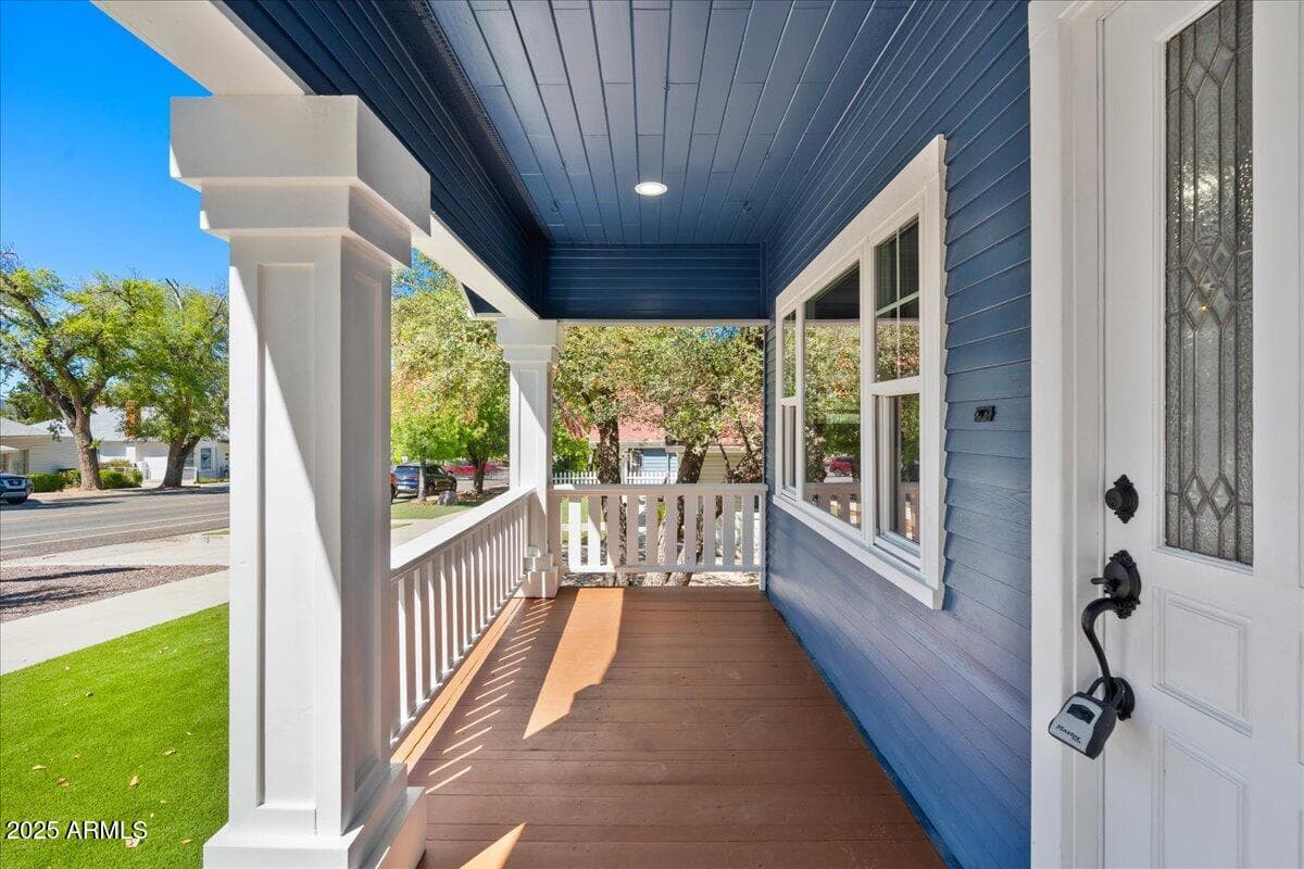 337 S MOUNT VERNON Avenue, Prescott, AZ 86303 — photo 4 of 44