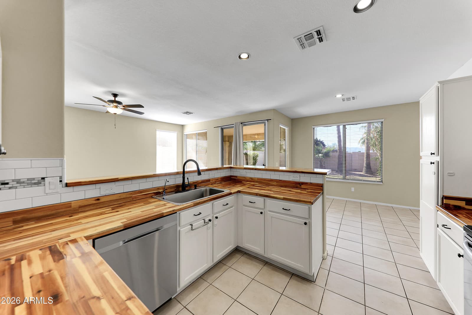1819 W NIGHTHAWK Way, Phoenix, AZ 85045 — photo 11 of 25