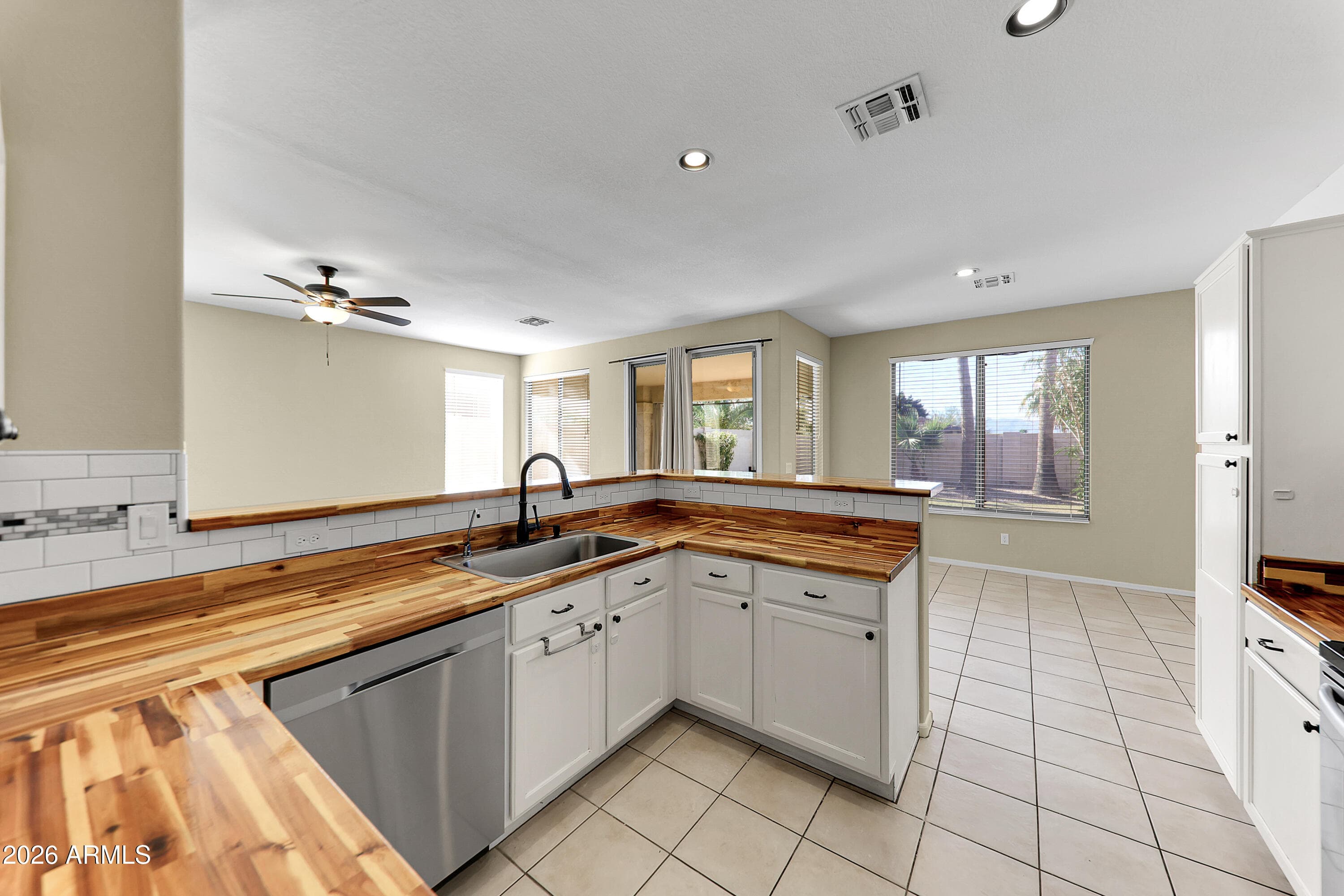 1819 W NIGHTHAWK Way, Phoenix, AZ 85045 — photo 11 of 25