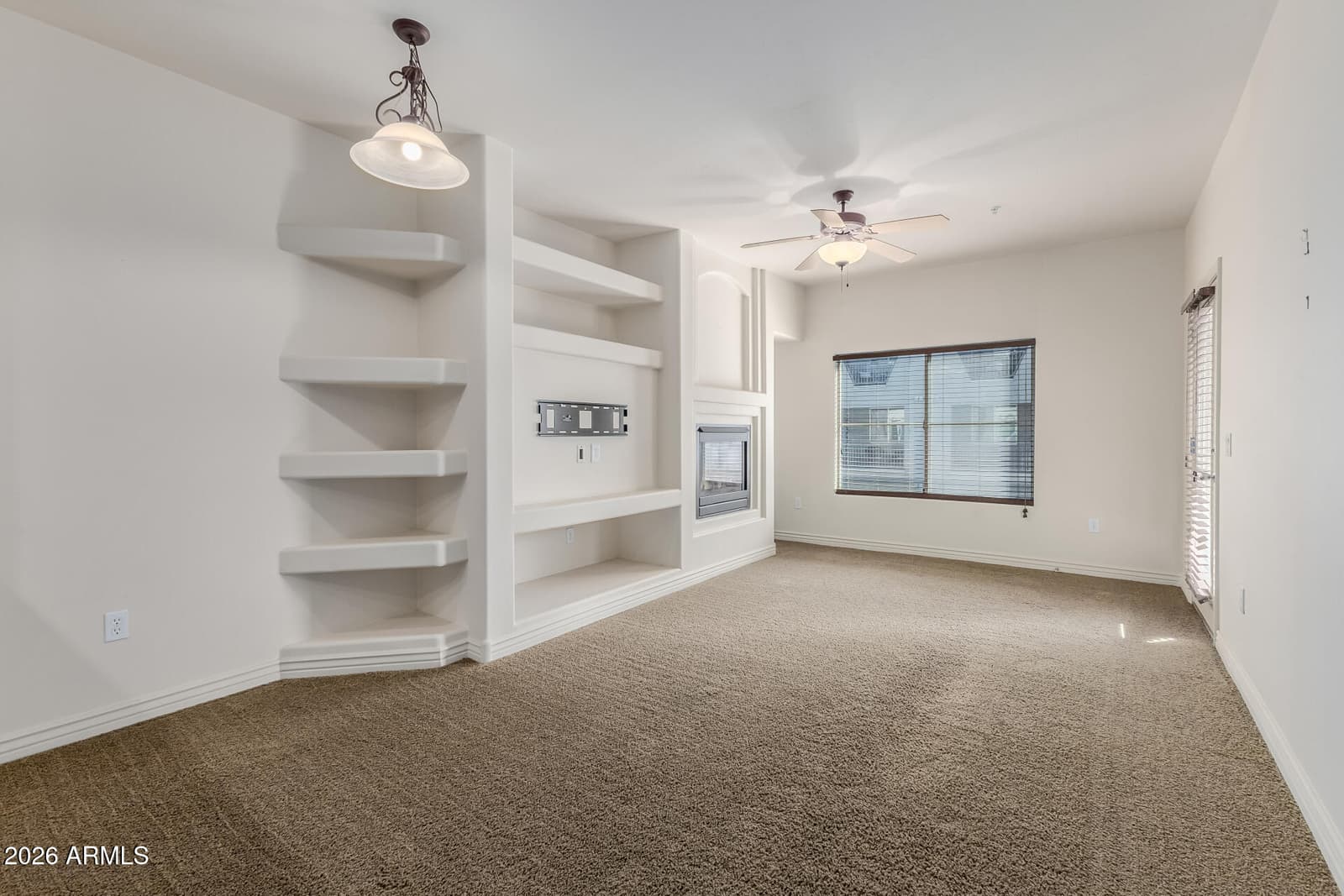 5450 E DEER VALLEY Drive 3019, Phoenix, AZ 85054 — photo 2 of 19