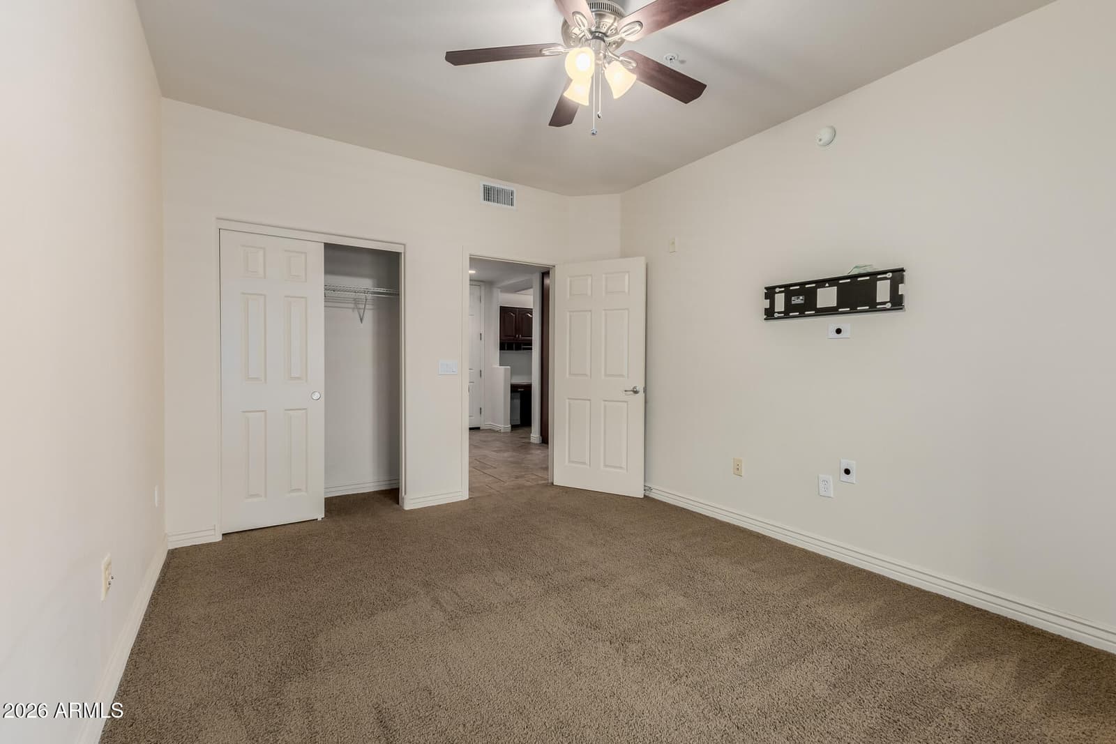 5450 E DEER VALLEY Drive 3019, Phoenix, AZ 85054 — photo 4 of 19