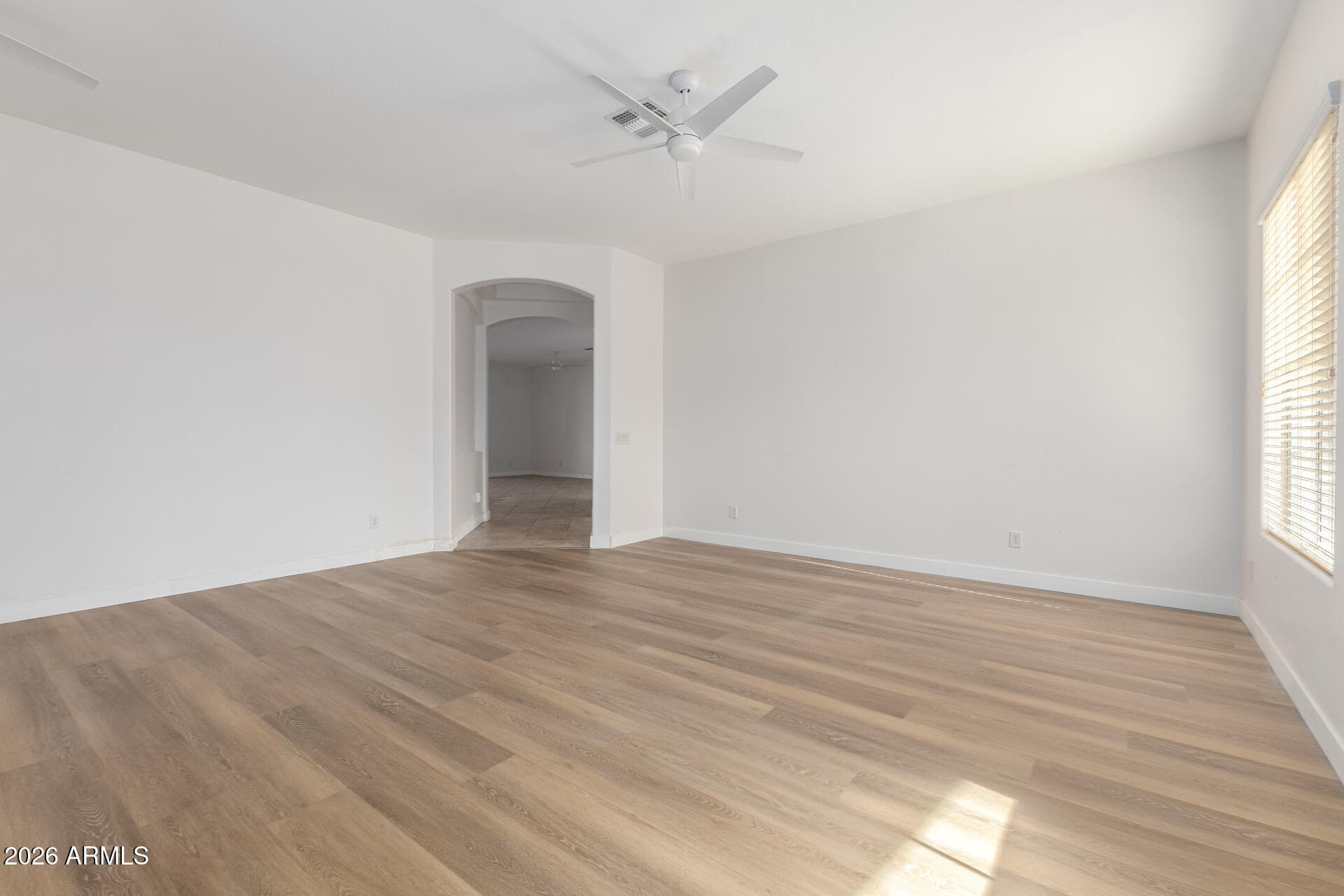 8690 W MORTEN Avenue, Glendale, AZ 85305 — photo 5 of 33