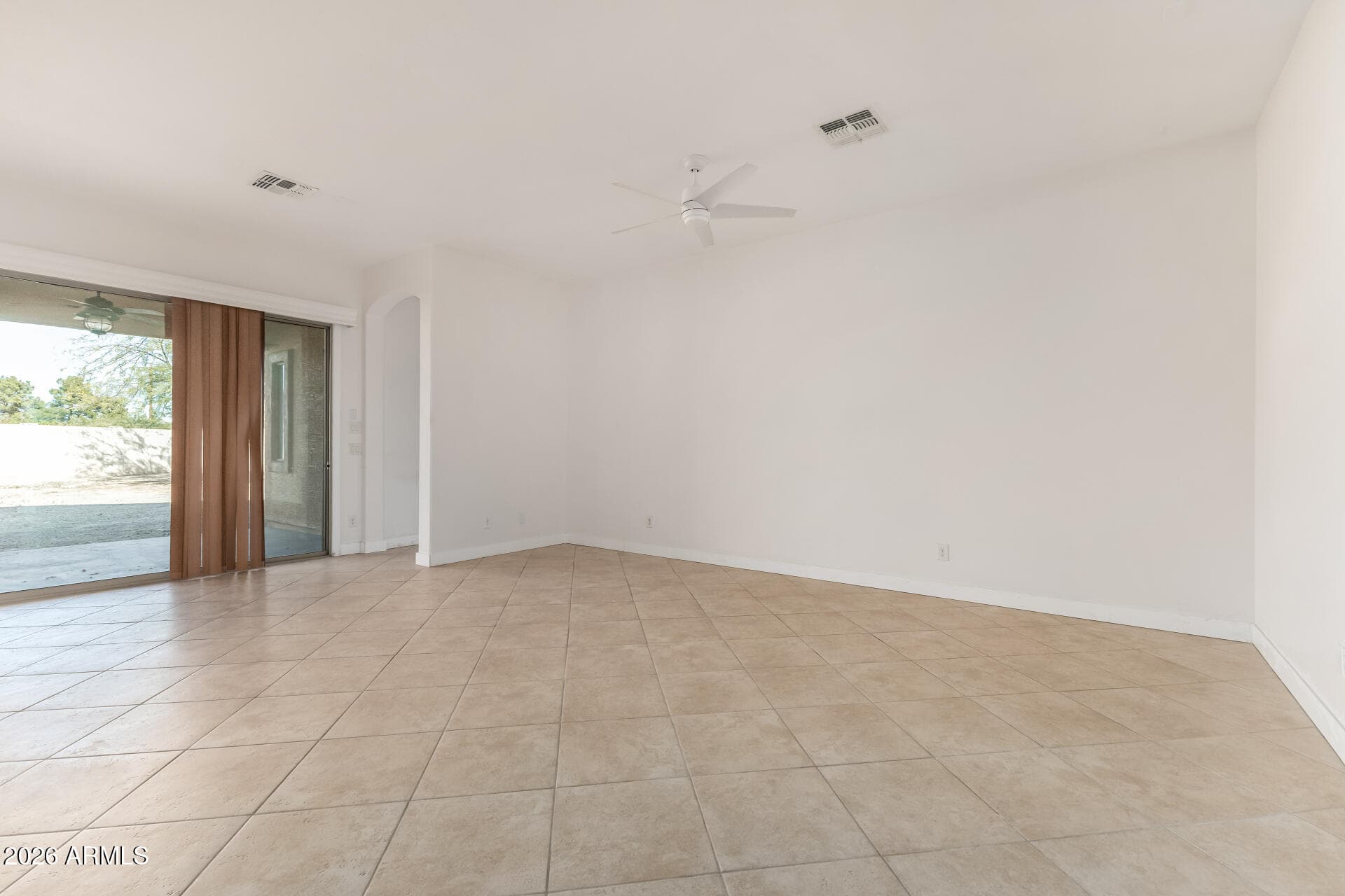 8690 W MORTEN Avenue, Glendale, AZ 85305 — photo 8 of 33