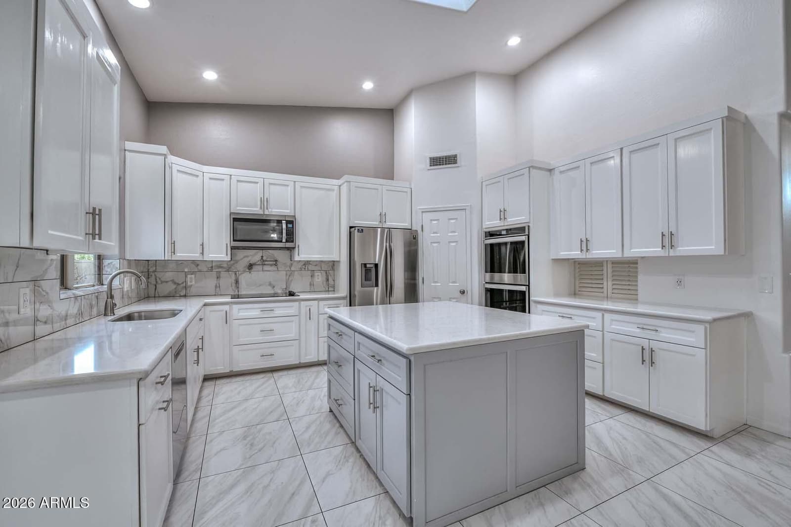 1942 E CLAIRE Drive E, Phoenix, AZ 85022 — photo 4 of 80