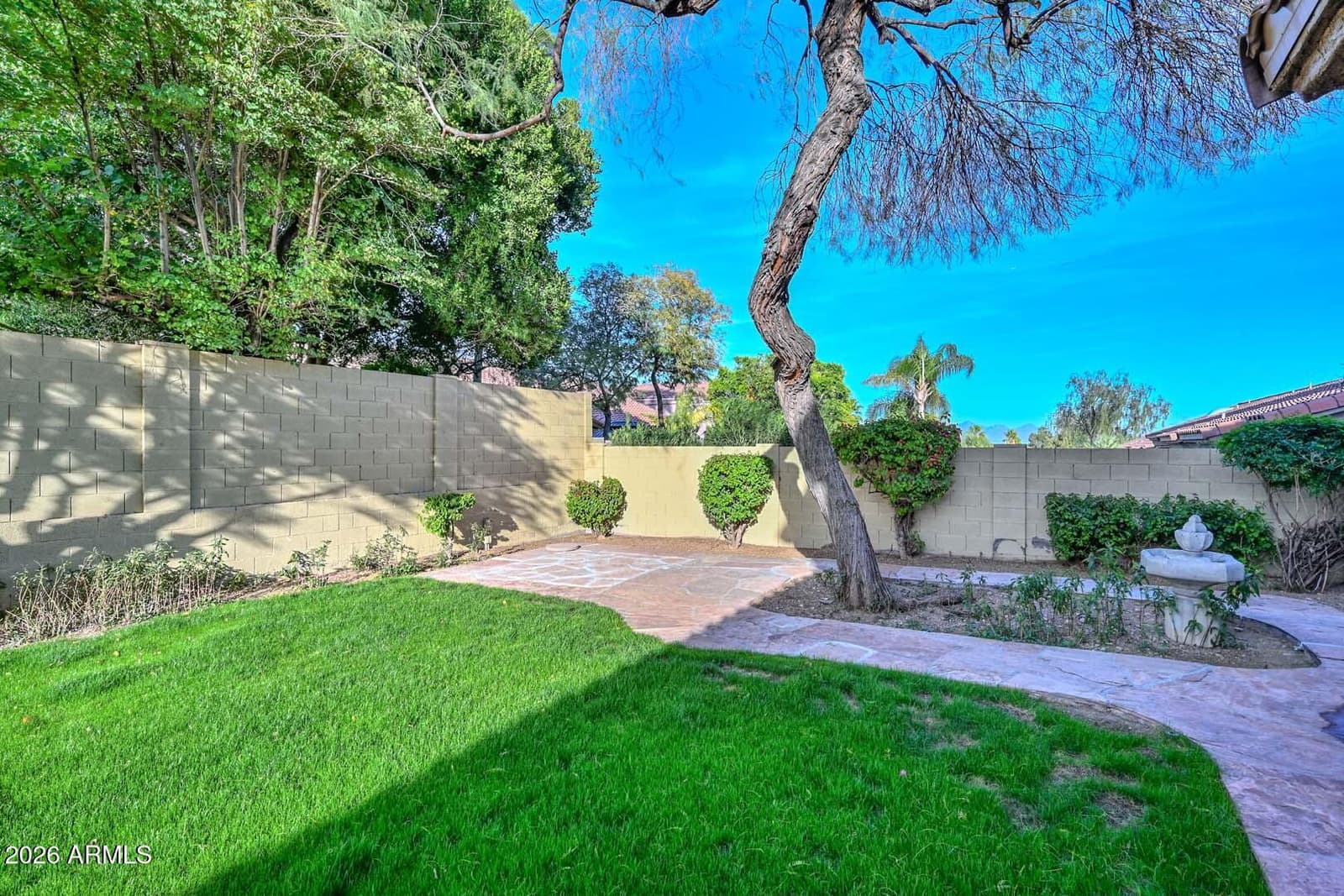 1942 E CLAIRE Drive E, Phoenix, AZ 85022 — photo 41 of 80