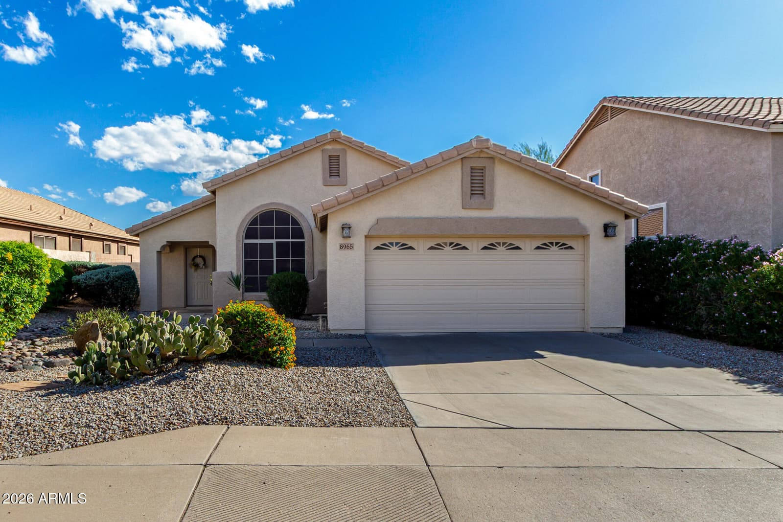 8965 E HILLVIEW Street, Mesa, AZ 85207 — photo 1 of 27