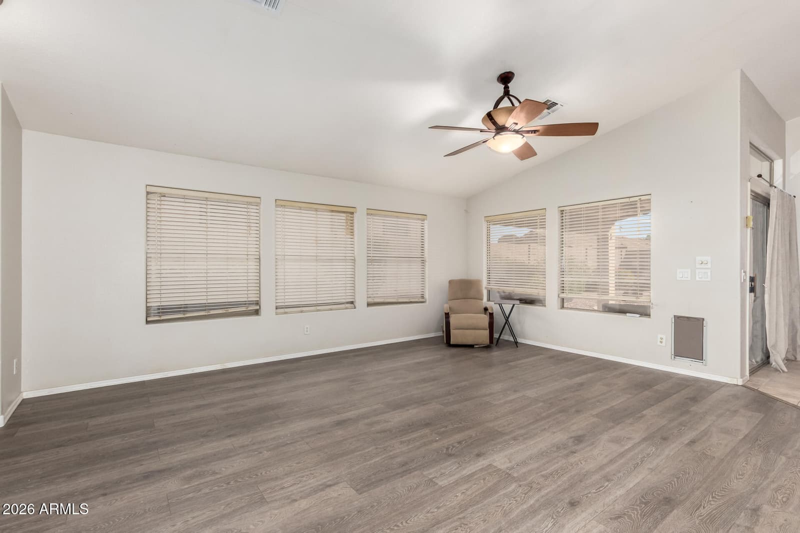 8965 E HILLVIEW Street, Mesa, AZ 85207 — photo 6 of 27