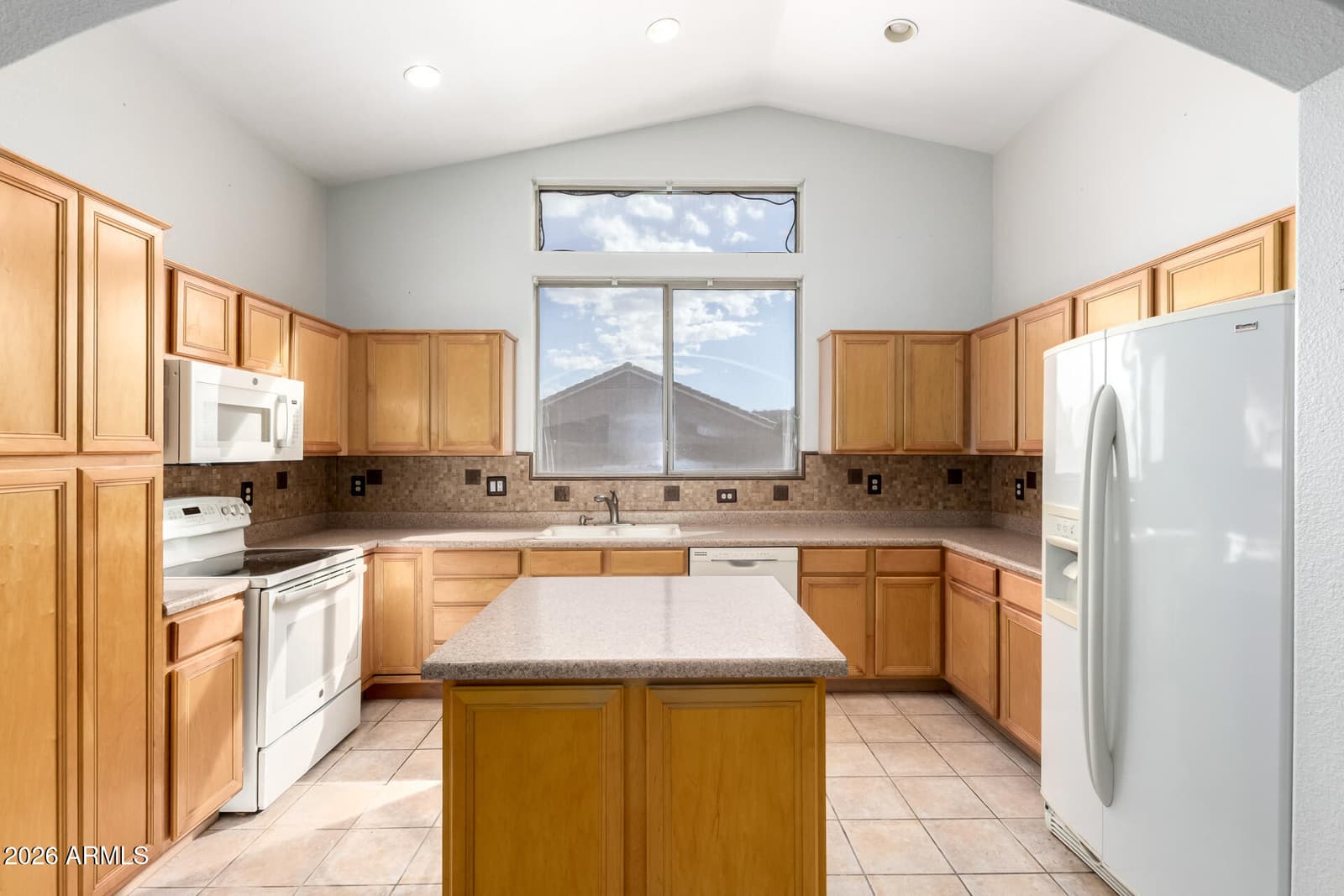 8965 E HILLVIEW Street, Mesa, AZ 85207 — photo 9 of 27
