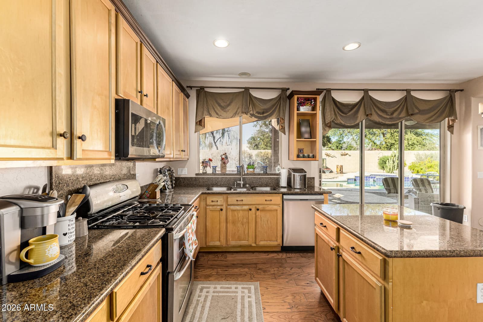 8004 W DONALD Drive, Peoria, AZ 85383 — photo 2 of 15