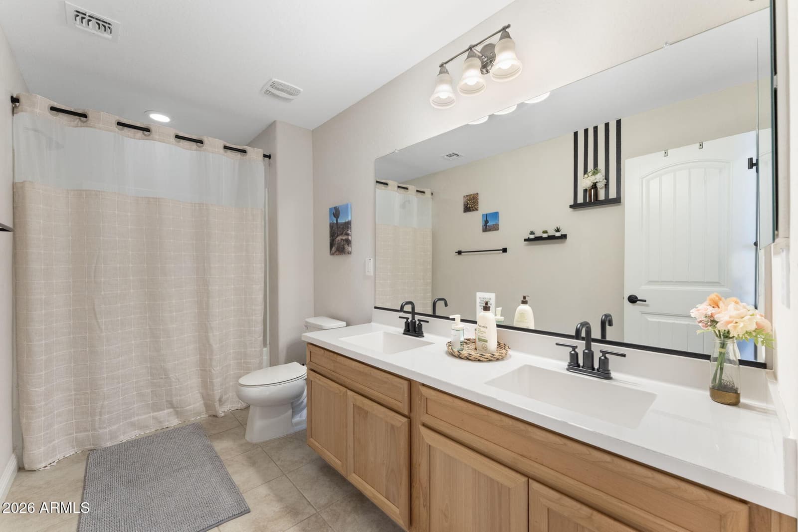 8740 W SAN MIGUEL Avenue, Glendale, AZ 85305 — photo 11 of 33