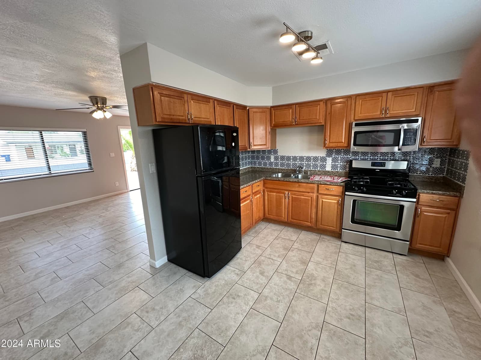 933 E HARRY Street, Tempe, AZ 85288 — photo 3 of 13